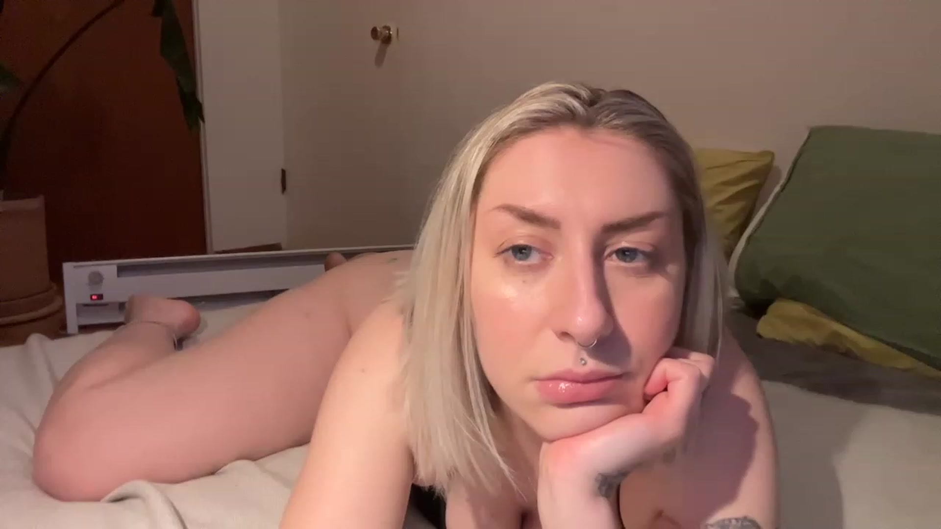 Gallery image thumbnail from Missinhermind's myfreecams stream on, 02/23/2023, 02:00 image 16 of 20