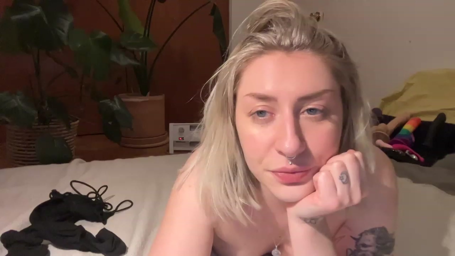 Gallery image thumbnail from Missinhermind's myfreecams stream on, 02/23/2023, 03:15 image 3 of 20