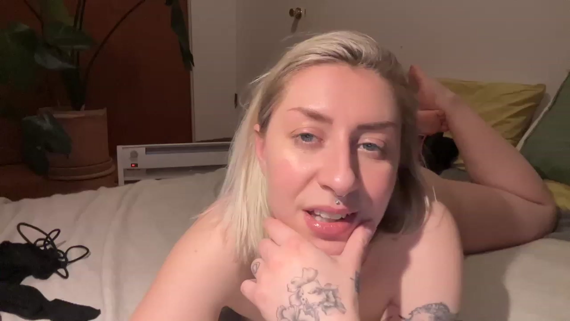 Gallery image thumbnail from Missinhermind's myfreecams stream on, 02/23/2023, 03:15 image 11 of 20