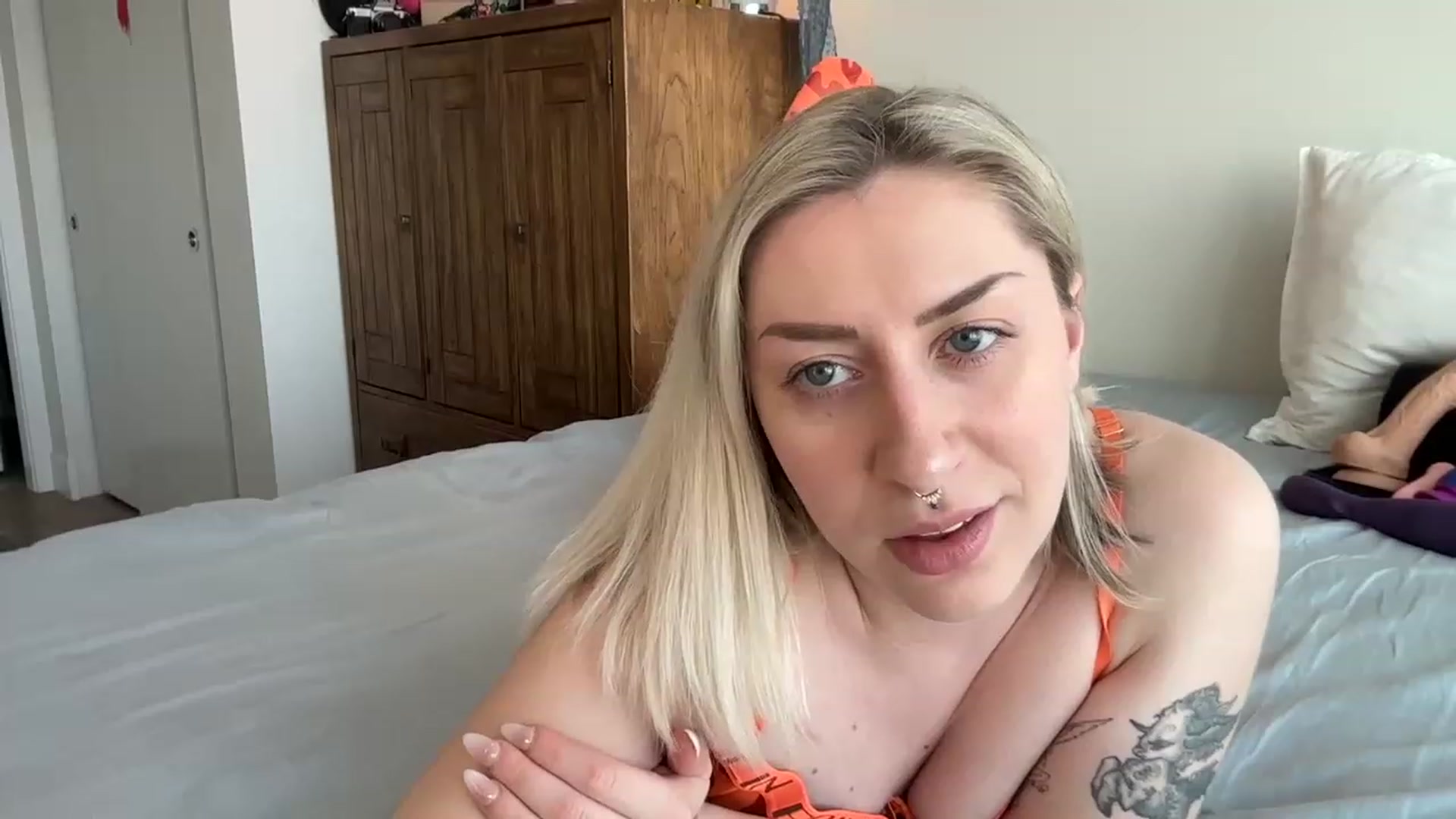 Gallery image thumbnail from Missinhermind's myfreecams stream on, 03/16/2023, 21:22 image 10 of 20