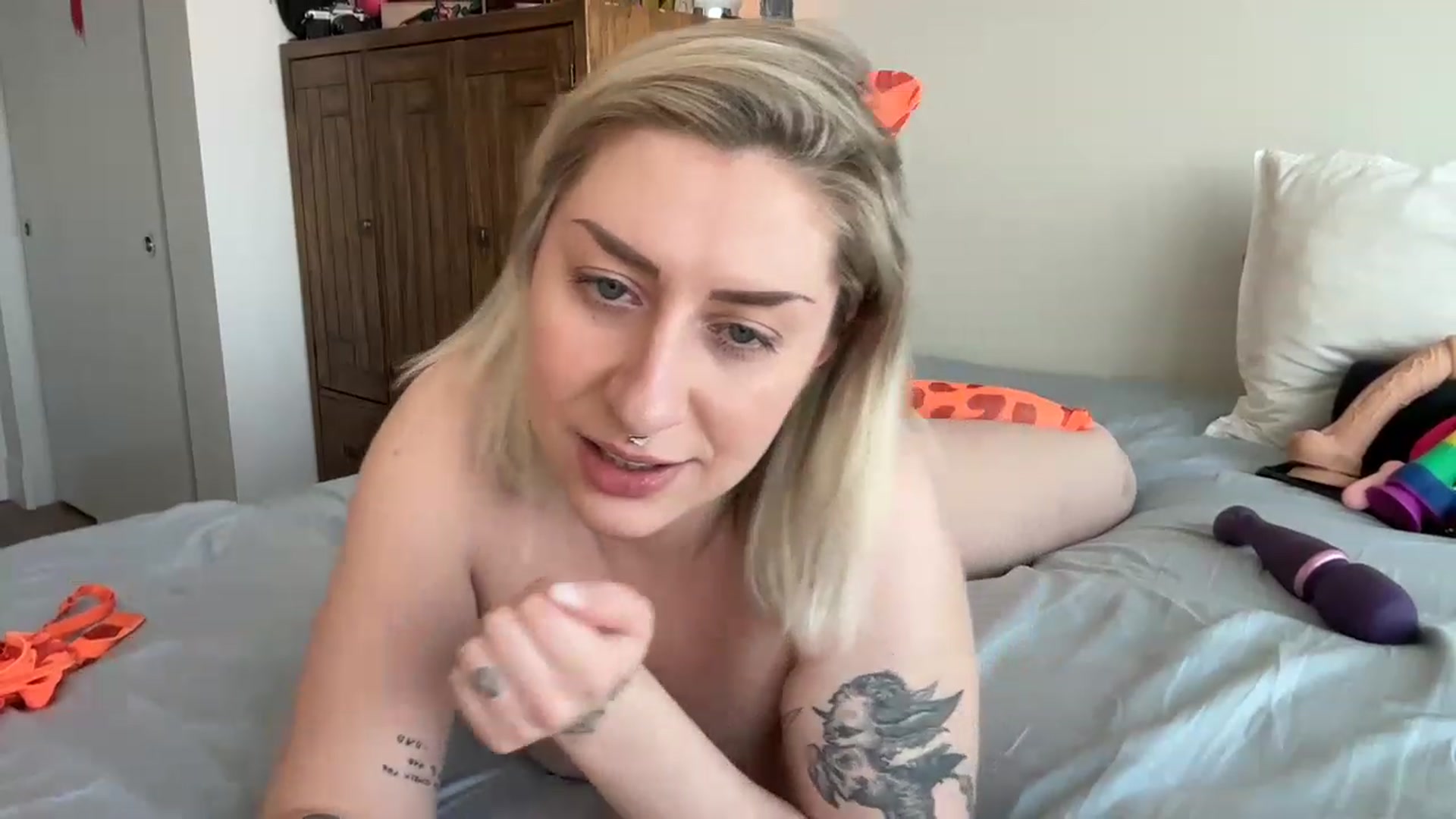 Gallery image thumbnail from Missinhermind's myfreecams stream on, 03/16/2023, 21:22 image 18 of 20