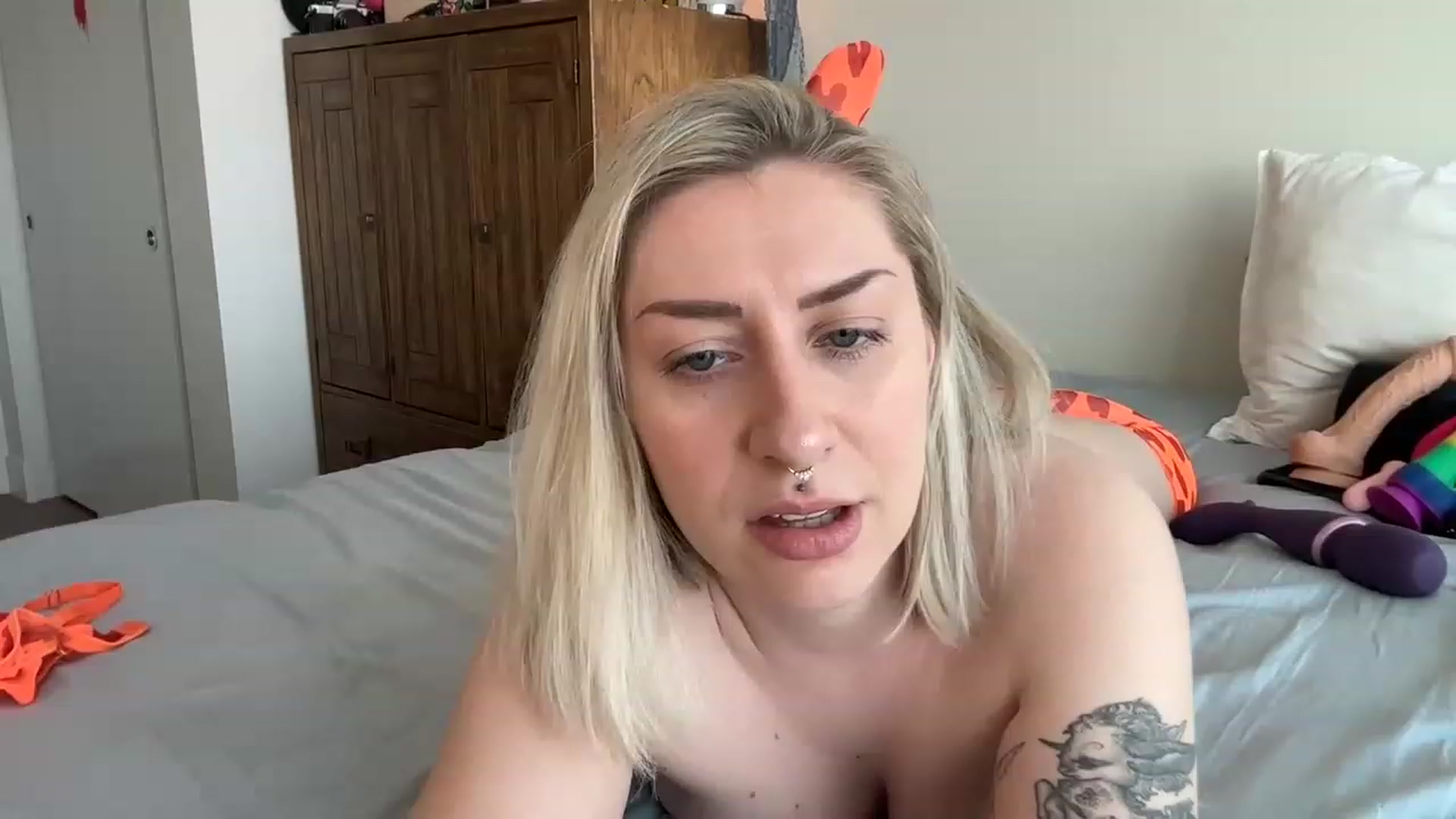 Gallery image thumbnail from Missinhermind's myfreecams stream on, 03/16/2023, 21:22 image 13 of 20