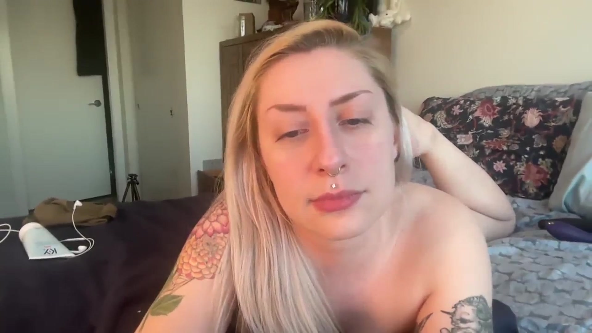 Gallery image thumbnail from Missinhermind's myfreecams stream on, 03/19/2024, 02:09 image 19 of 20