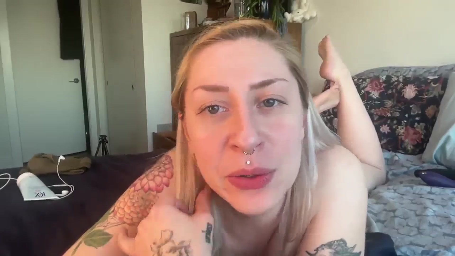 Gallery image thumbnail from Missinhermind's myfreecams stream on, 03/19/2024, 02:09 image 17 of 20