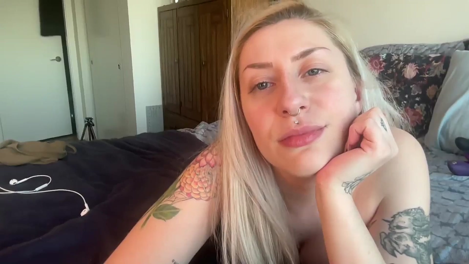 Gallery image thumbnail from Missinhermind's myfreecams stream on, 03/19/2024, 02:09 image 3 of 20