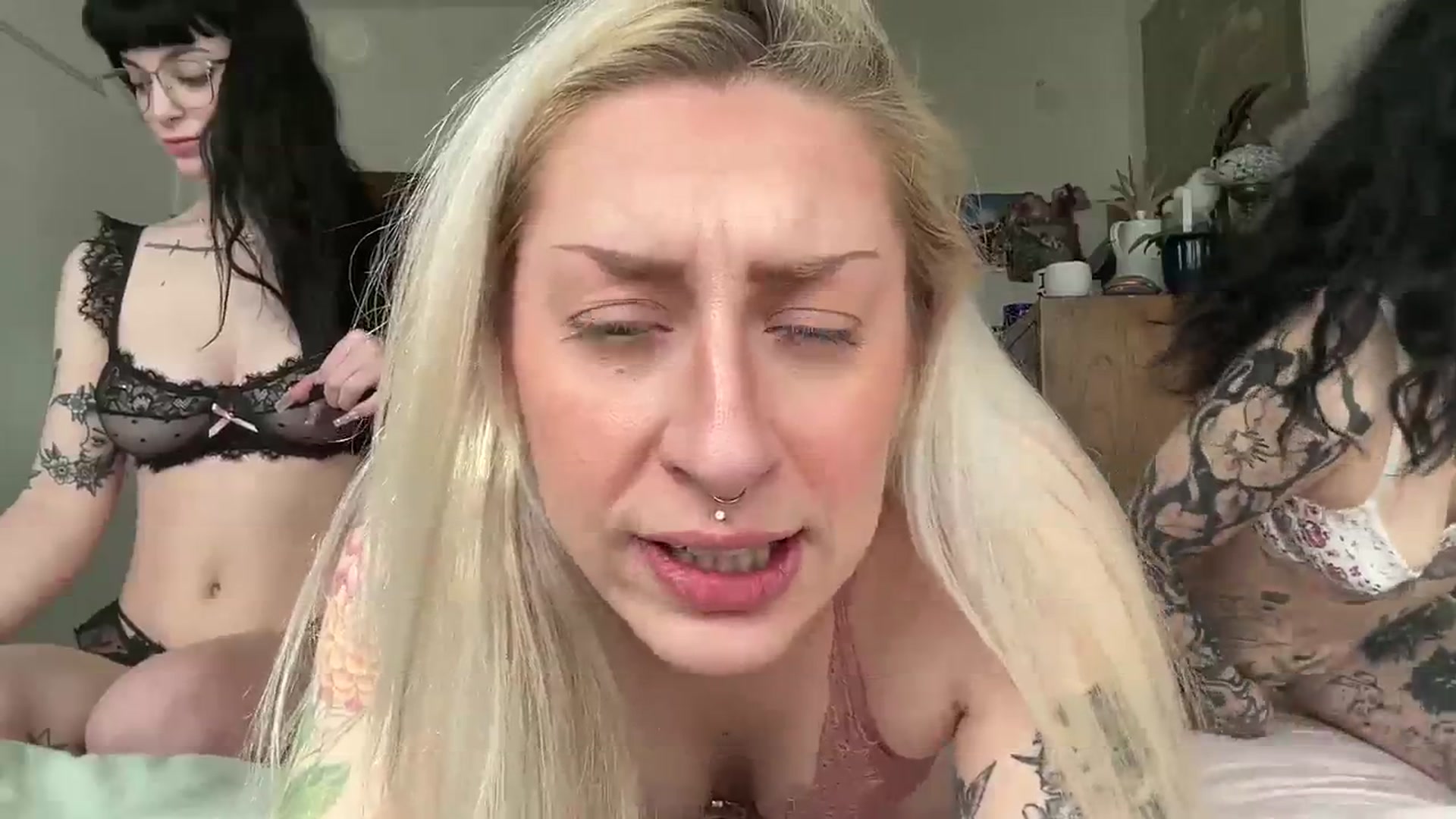 Gallery image thumbnail from Missinhermind's myfreecams stream on, 04/06/2024, 19:02 image 2 of 20