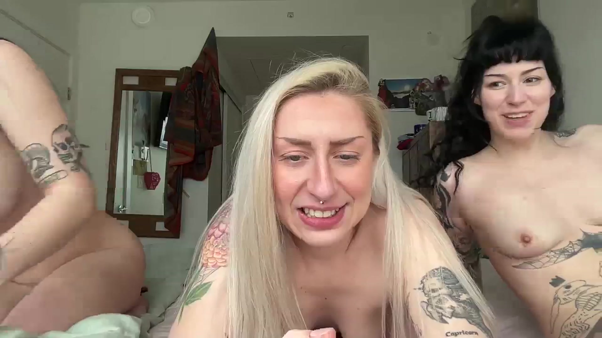 Gallery image thumbnail from Missinhermind's myfreecams stream on, 04/06/2024, 19:02 image 12 of 20