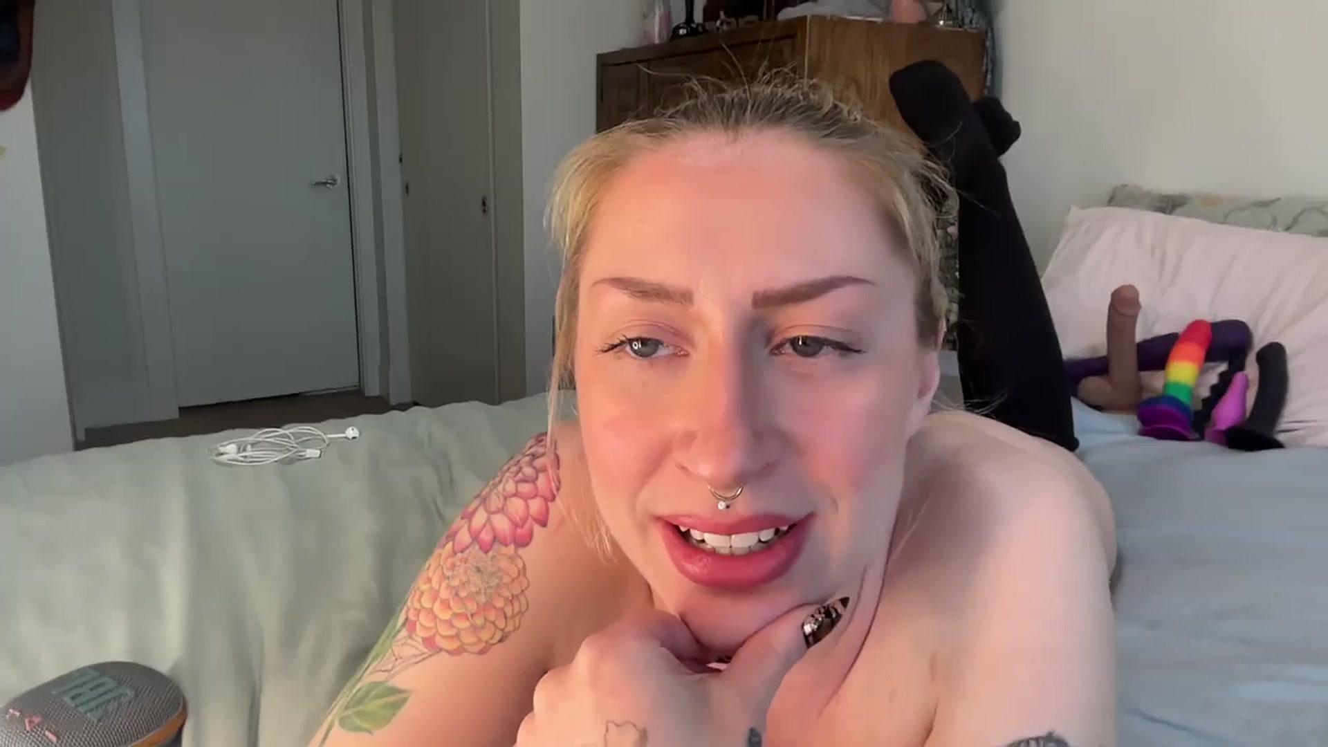 Gallery image thumbnail from Missinhermind's myfreecams stream on, 04/09/2024, 01:14 image 6 of 20