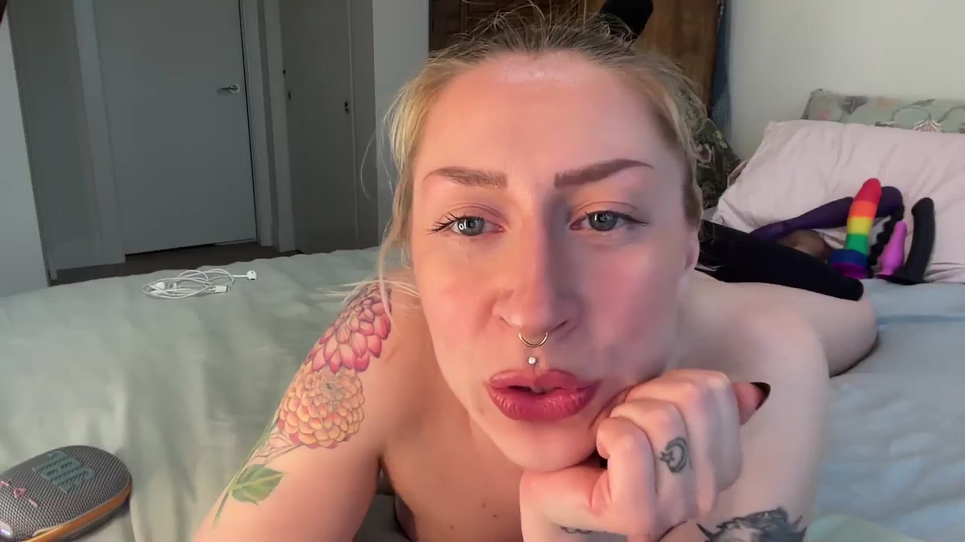 Gallery image thumbnail from Missinhermind's myfreecams stream on, 04/09/2024, 01:14 image 11 of 20