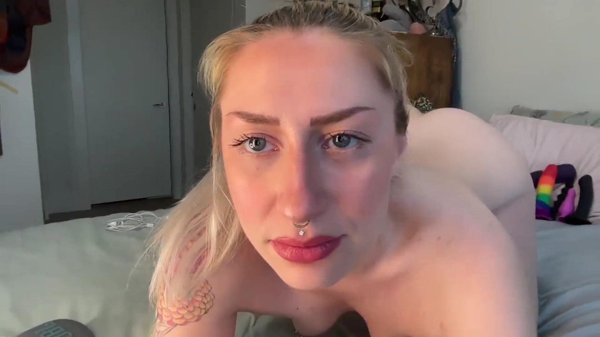 Gallery image thumbnail from Missinhermind's myfreecams stream on, 04/09/2024, 01:14 image 7 of 20