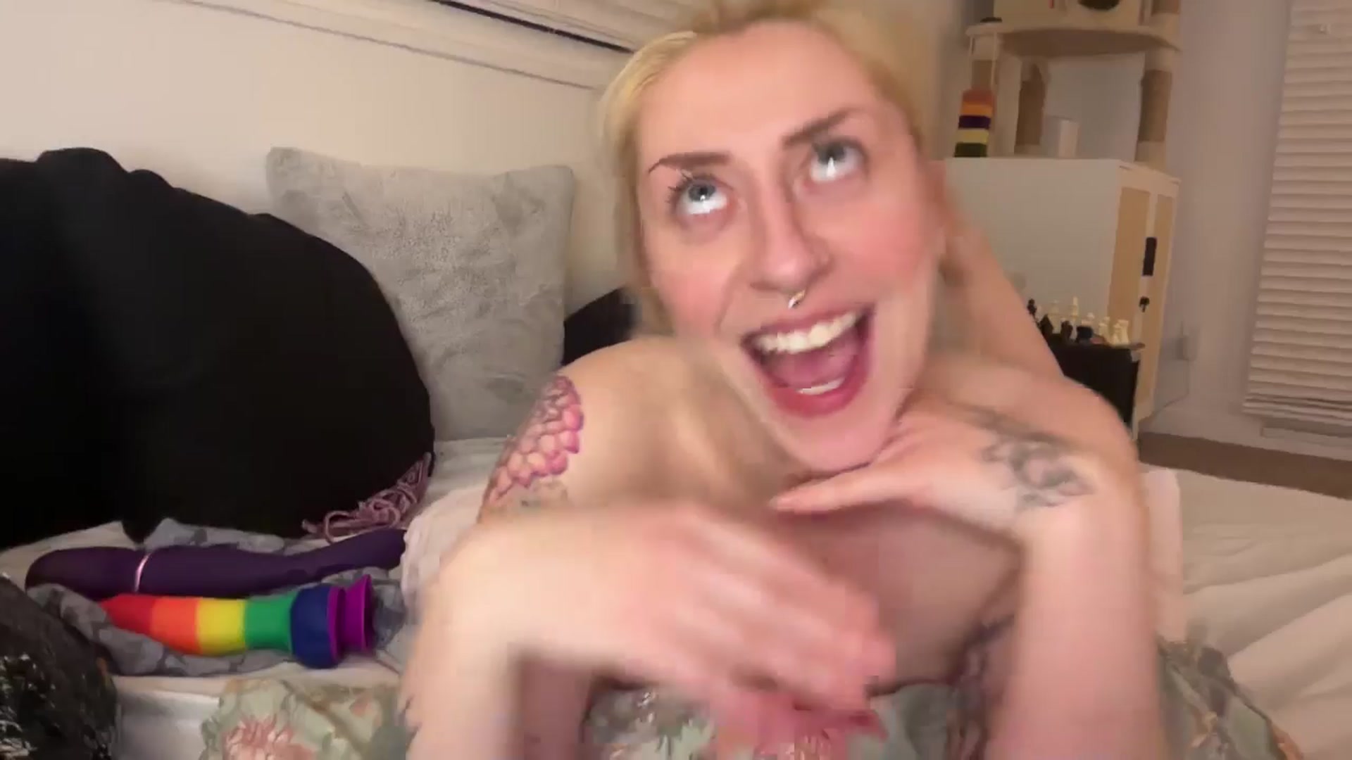 Gallery image thumbnail from Missinhermind's myfreecams stream on, 04/26/2024, 09:05 image 8 of 20
