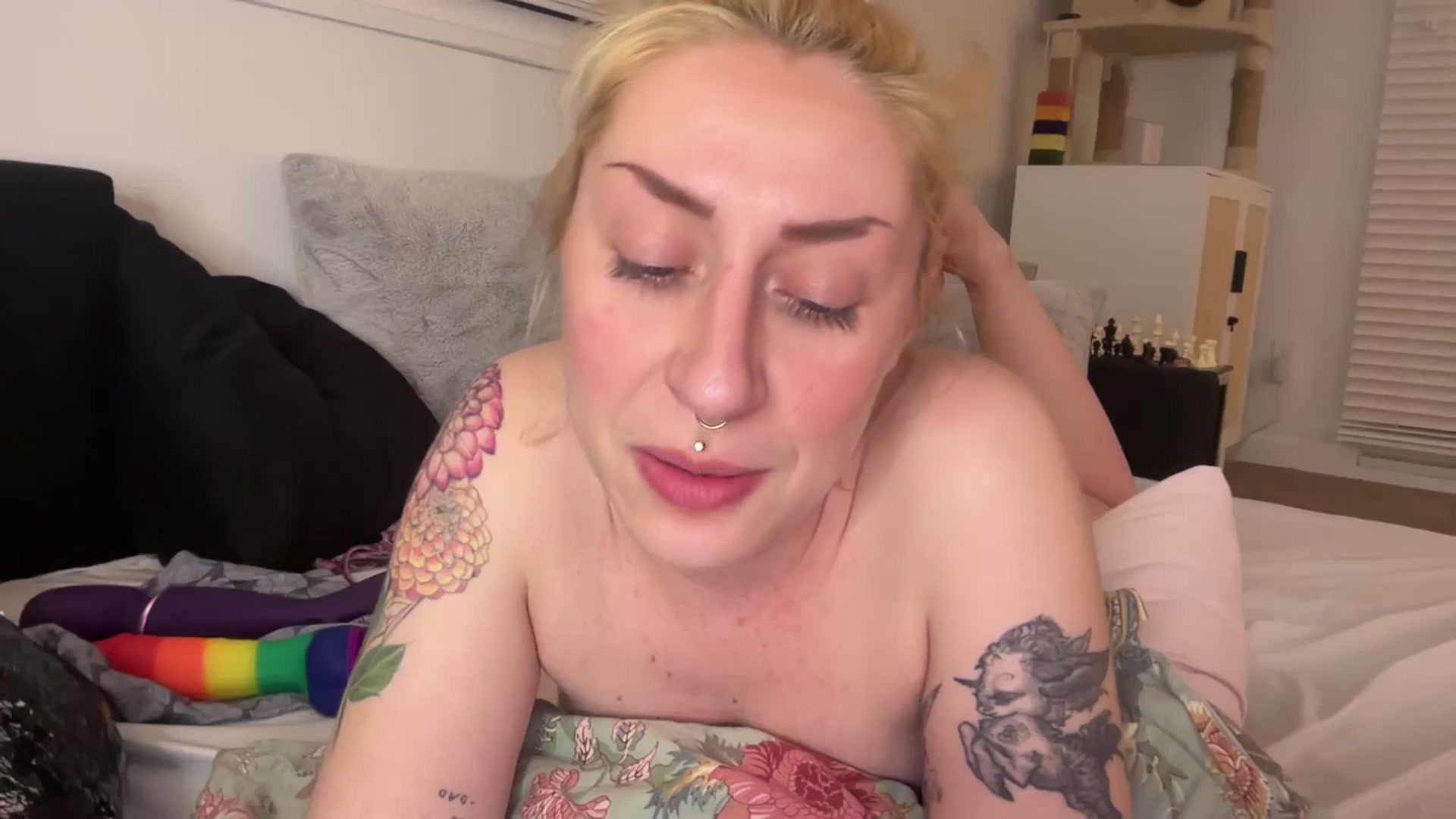 Gallery image thumbnail from Missinhermind's myfreecams stream on, 04/26/2024, 09:05 image 19 of 20