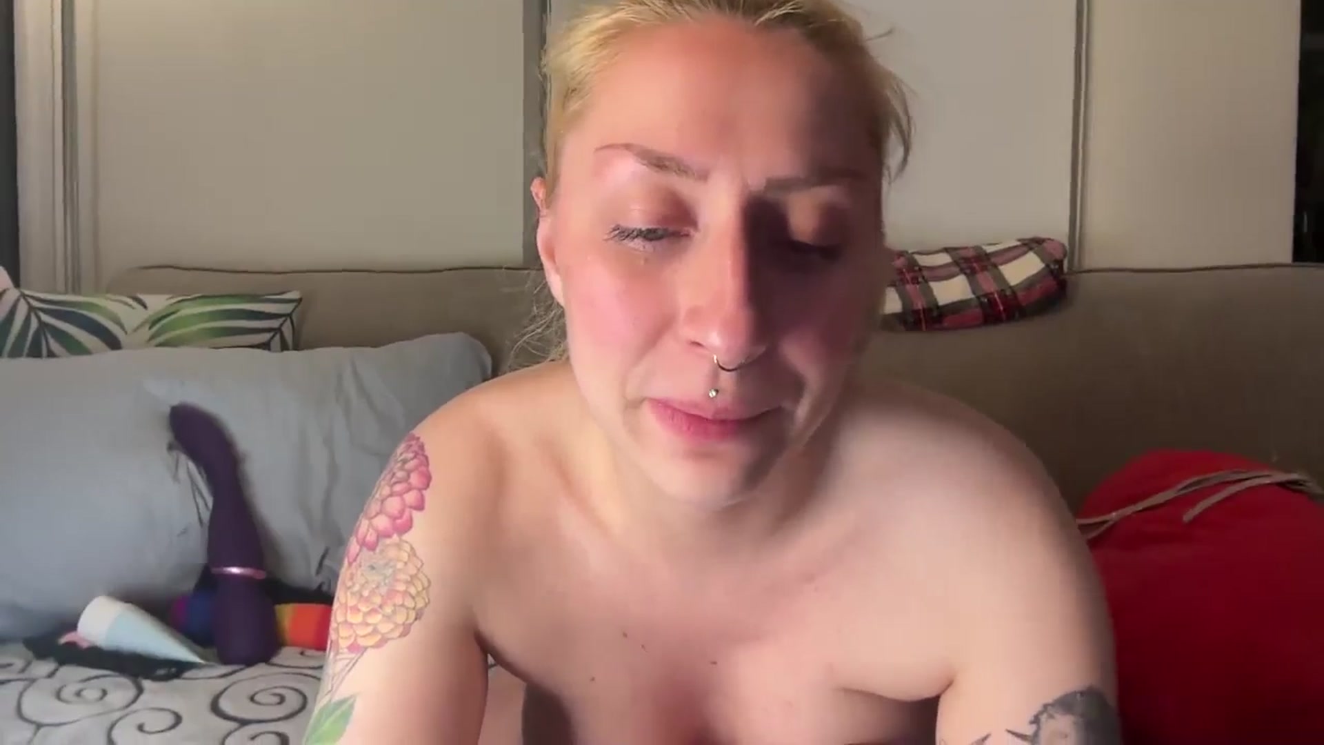 Gallery image thumbnail from Missinhermind's myfreecams stream on, 05/08/2024, 07:53 image 13 of 20