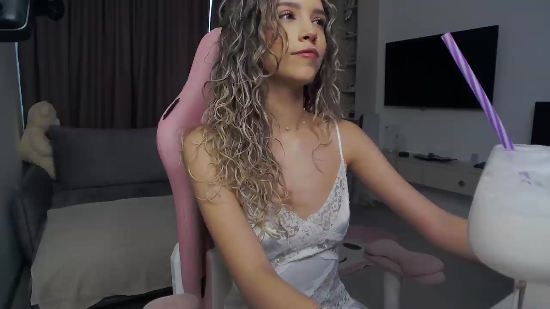 Gallery image thumbnail from Missionarydoll's myfreecams stream on, 08/07/2026, 12:47 image 4 of 20