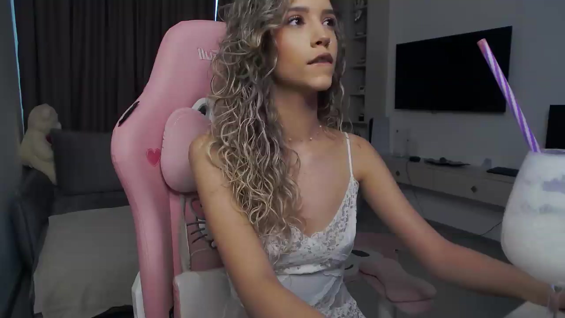 Gallery image thumbnail from Missionarydoll's myfreecams stream on, 08/07/2026, 14:31 image 7 of 20