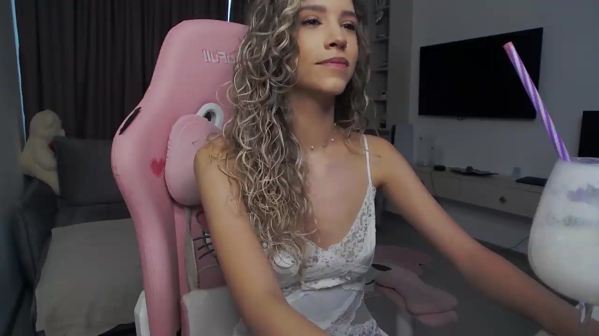 Gallery image thumbnail from Missionarydoll's myfreecams stream on, 08/07/2026, 14:31 image 9 of 20