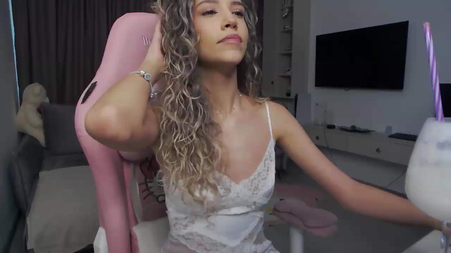 Gallery image thumbnail from Missionarydoll's myfreecams stream on, 08/07/2026, 14:31 image 13 of 20