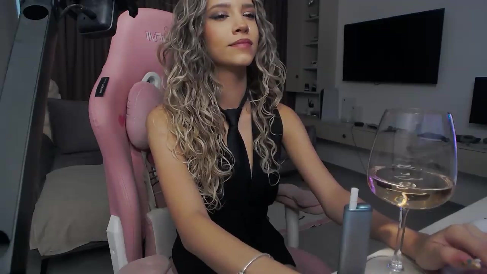 Gallery image thumbnail from Missionarydoll's myfreecams stream on, 08/09/2026, 15:53 image 5 of 20