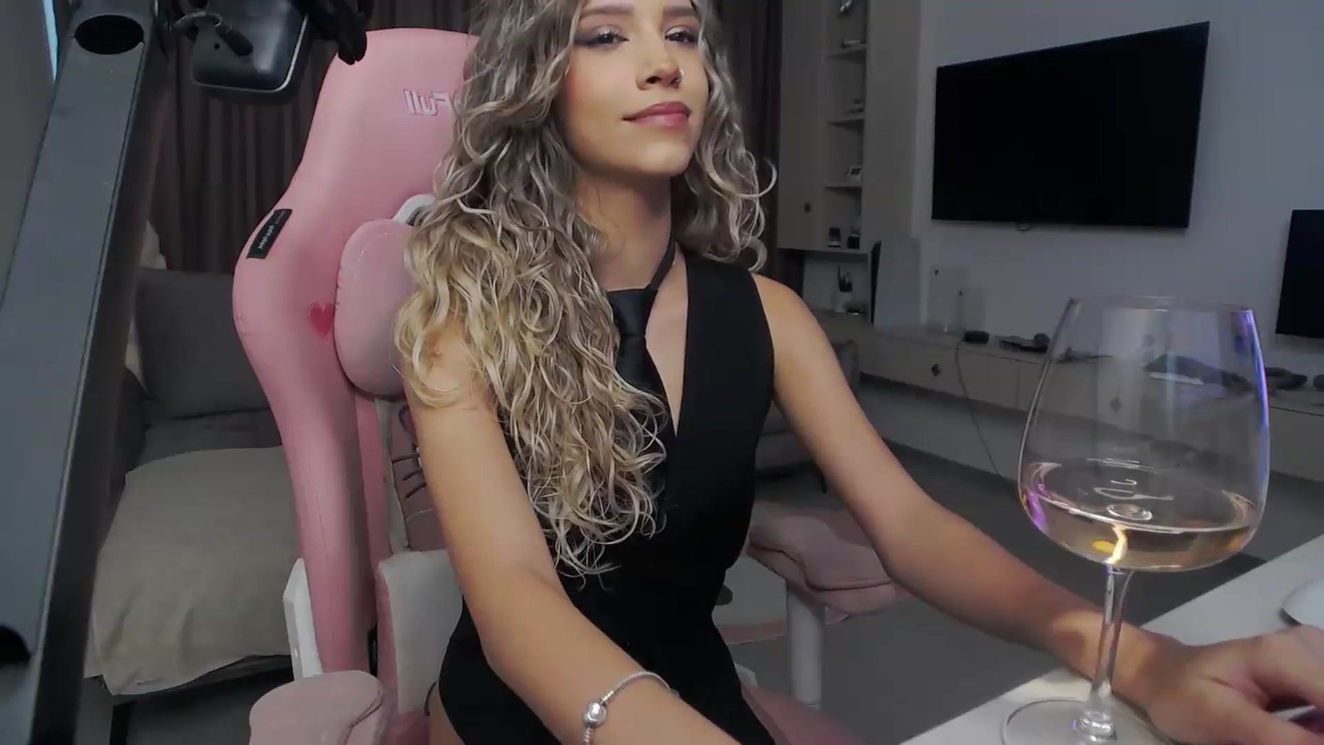 Gallery image thumbnail from Missionarydoll's myfreecams stream on, 08/09/2026, 15:53 image 8 of 20