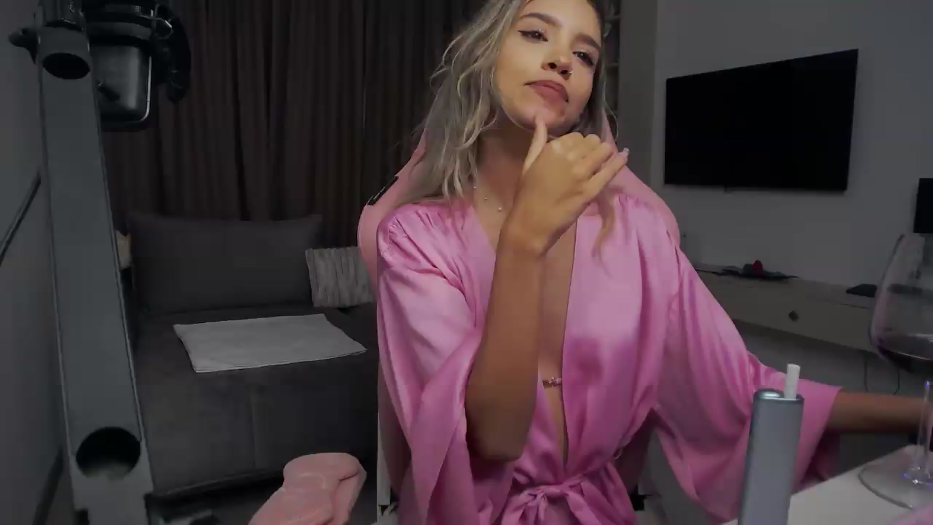 Gallery image thumbnail from Missionarydoll's myfreecams stream on, 08/27/2026, 16:32 image 5 of 20
