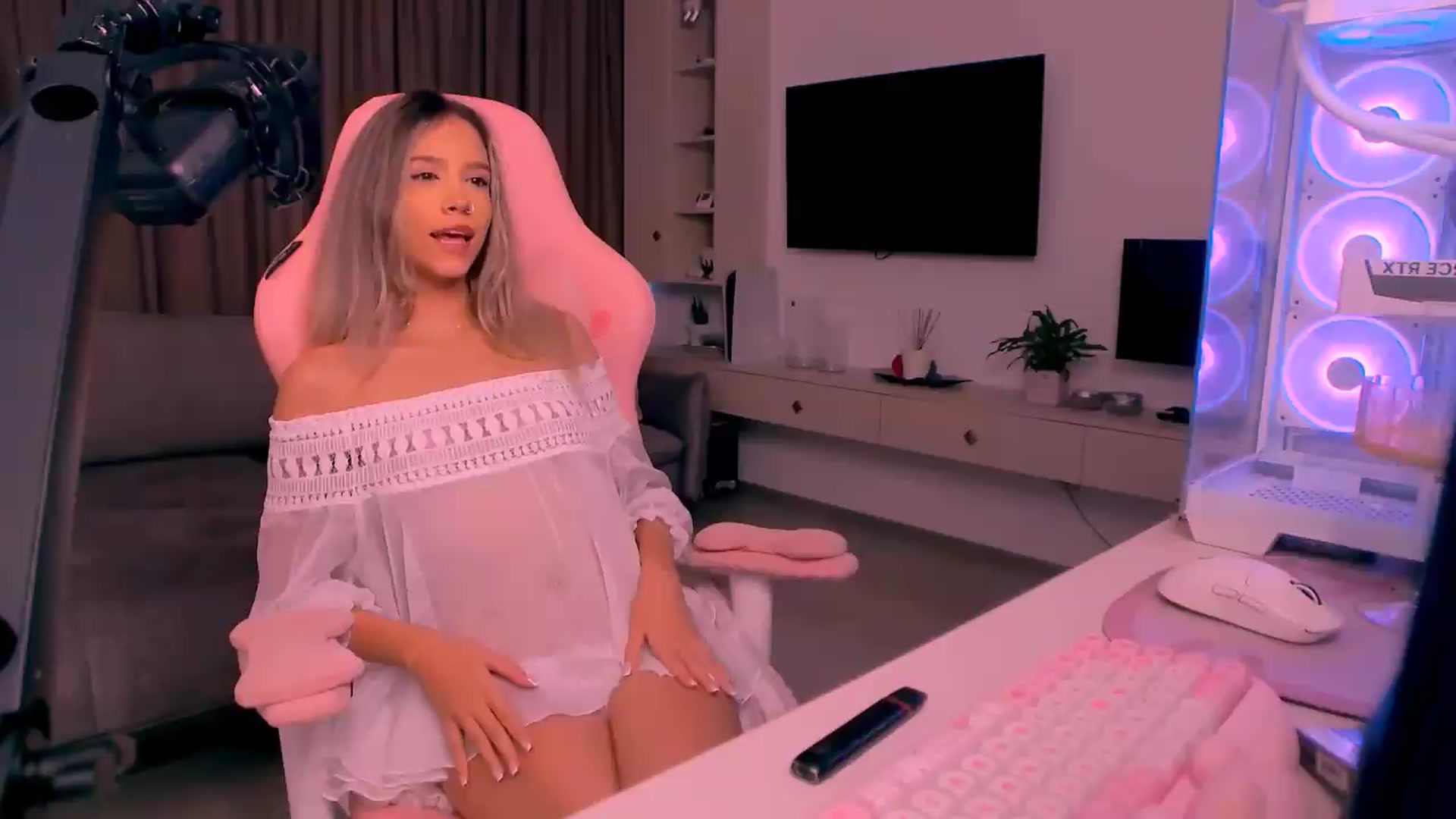 Gallery image thumbnail from Missionarydoll's myfreecams stream on, 09/20/2026, 14:58 image 15 of 20