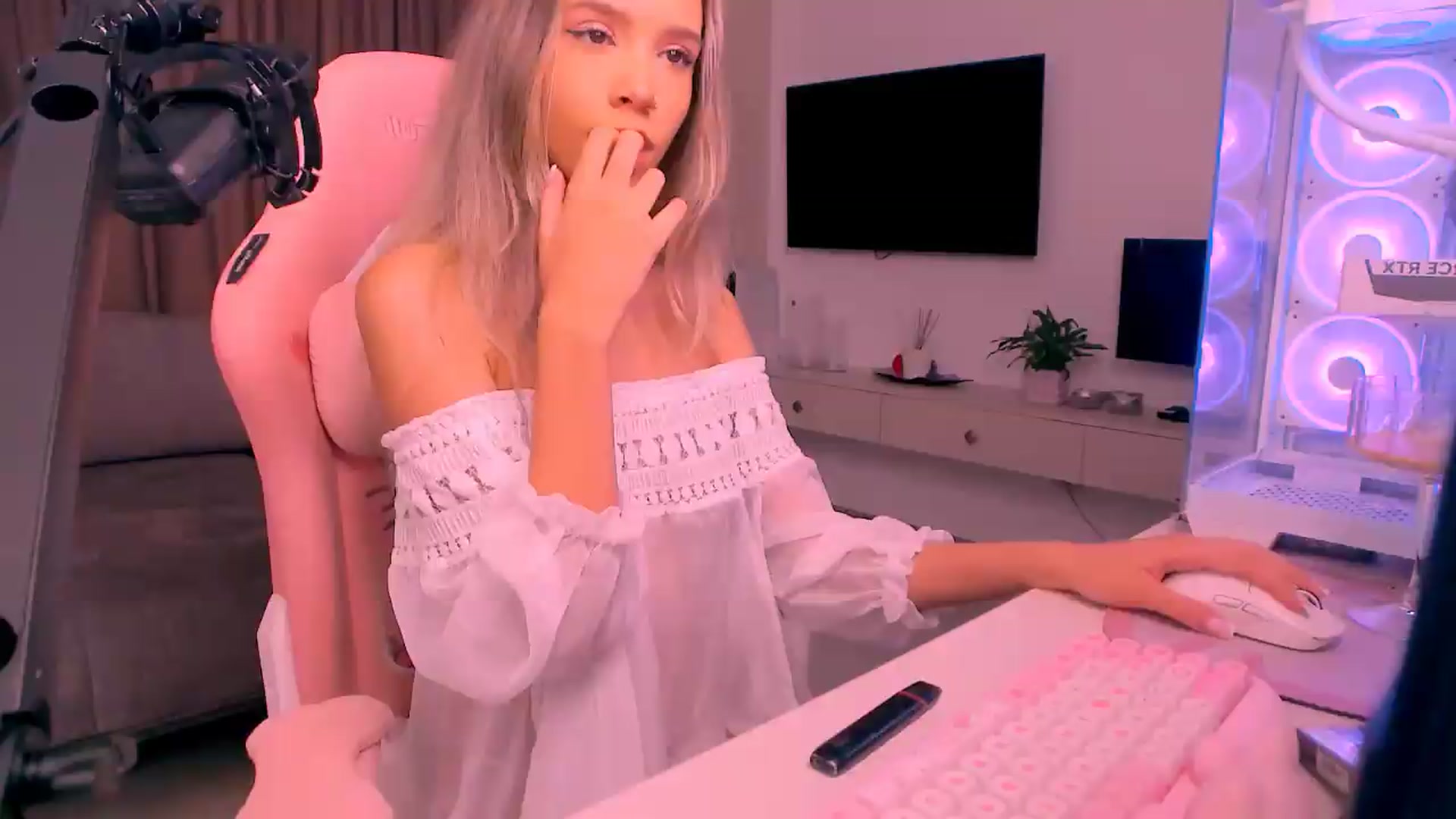 Gallery image thumbnail from Missionarydoll's myfreecams stream on, 09/20/2026, 15:36 image 10 of 20