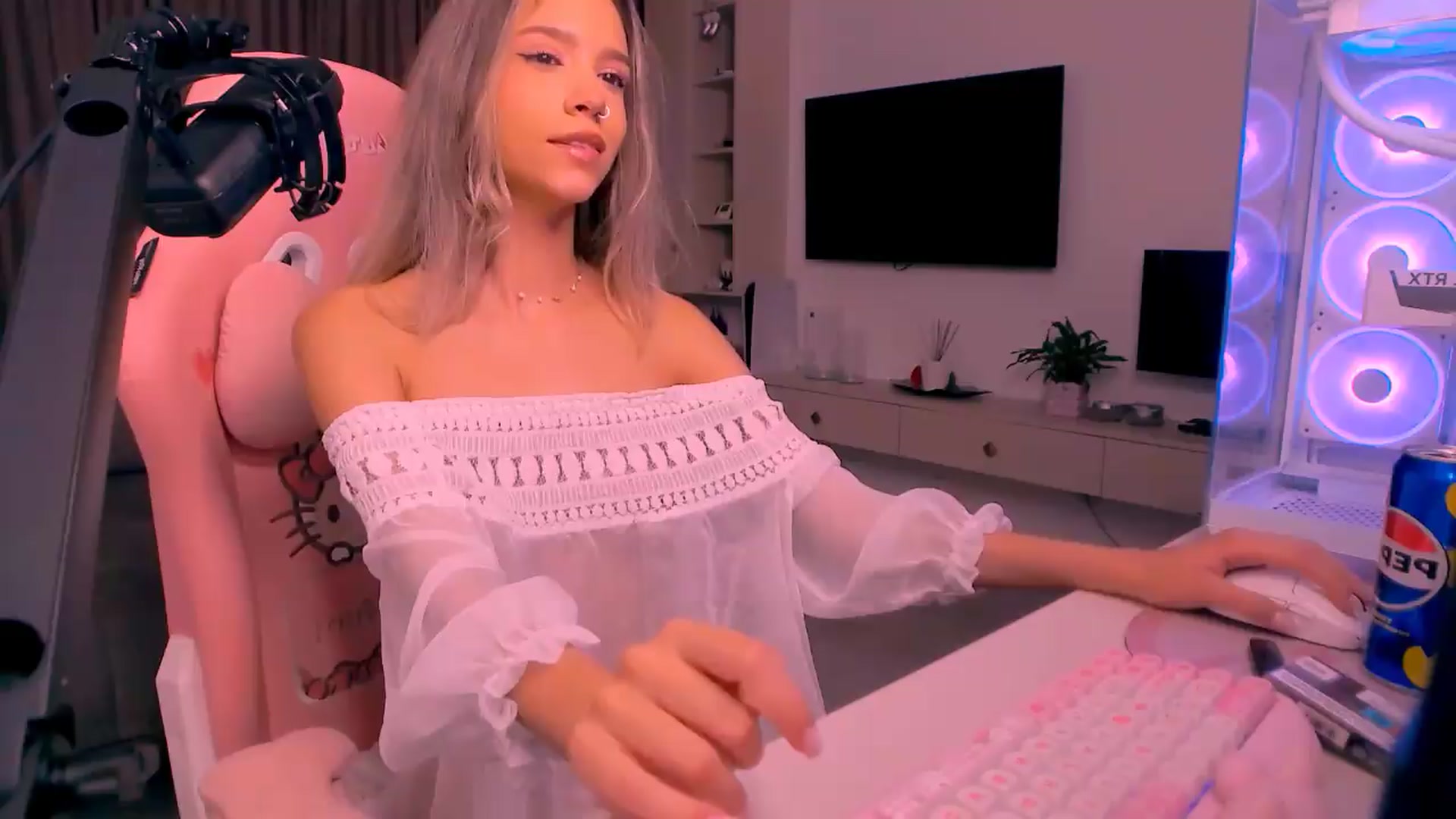 Gallery image thumbnail from Missionarydoll's myfreecams stream on, 09/20/2026, 16:18 image 5 of 20