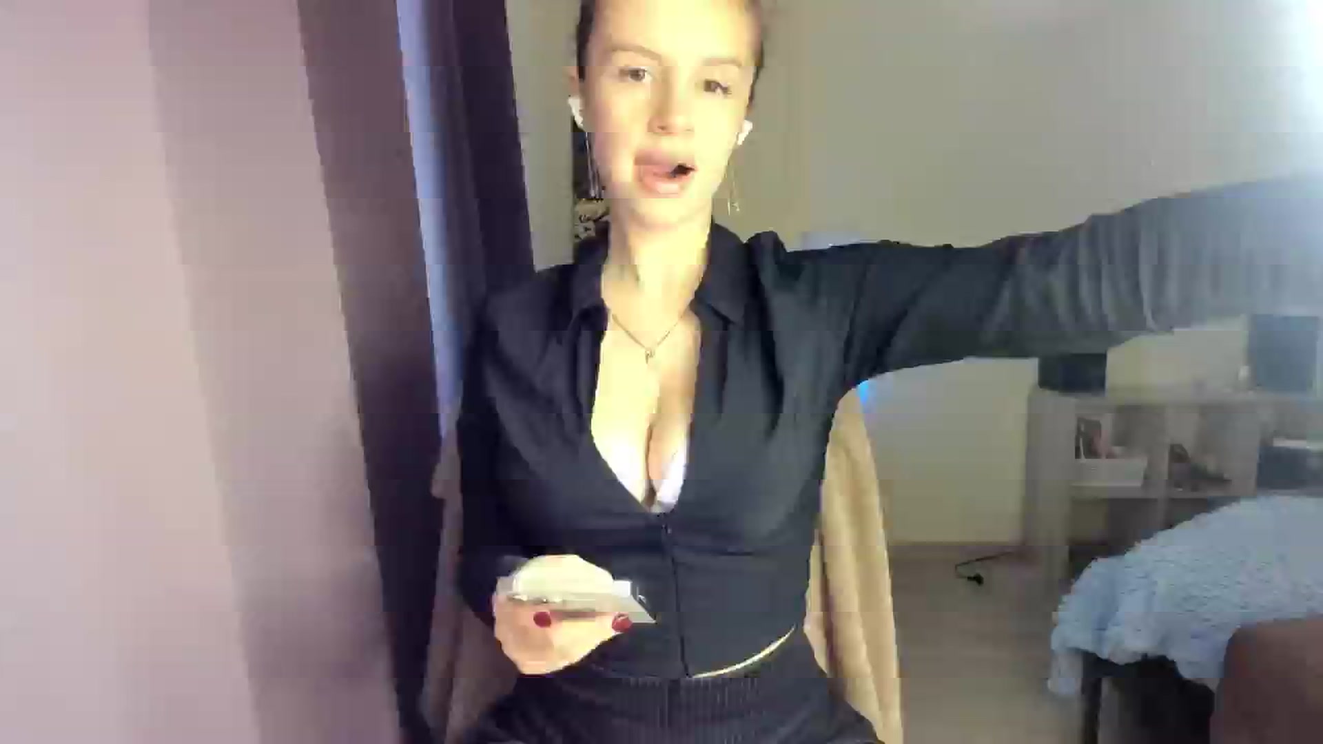 Gallery image thumbnail from MissisSheilla's myfreecams stream on, 04/20/2025, 08:02 image 15 of 20