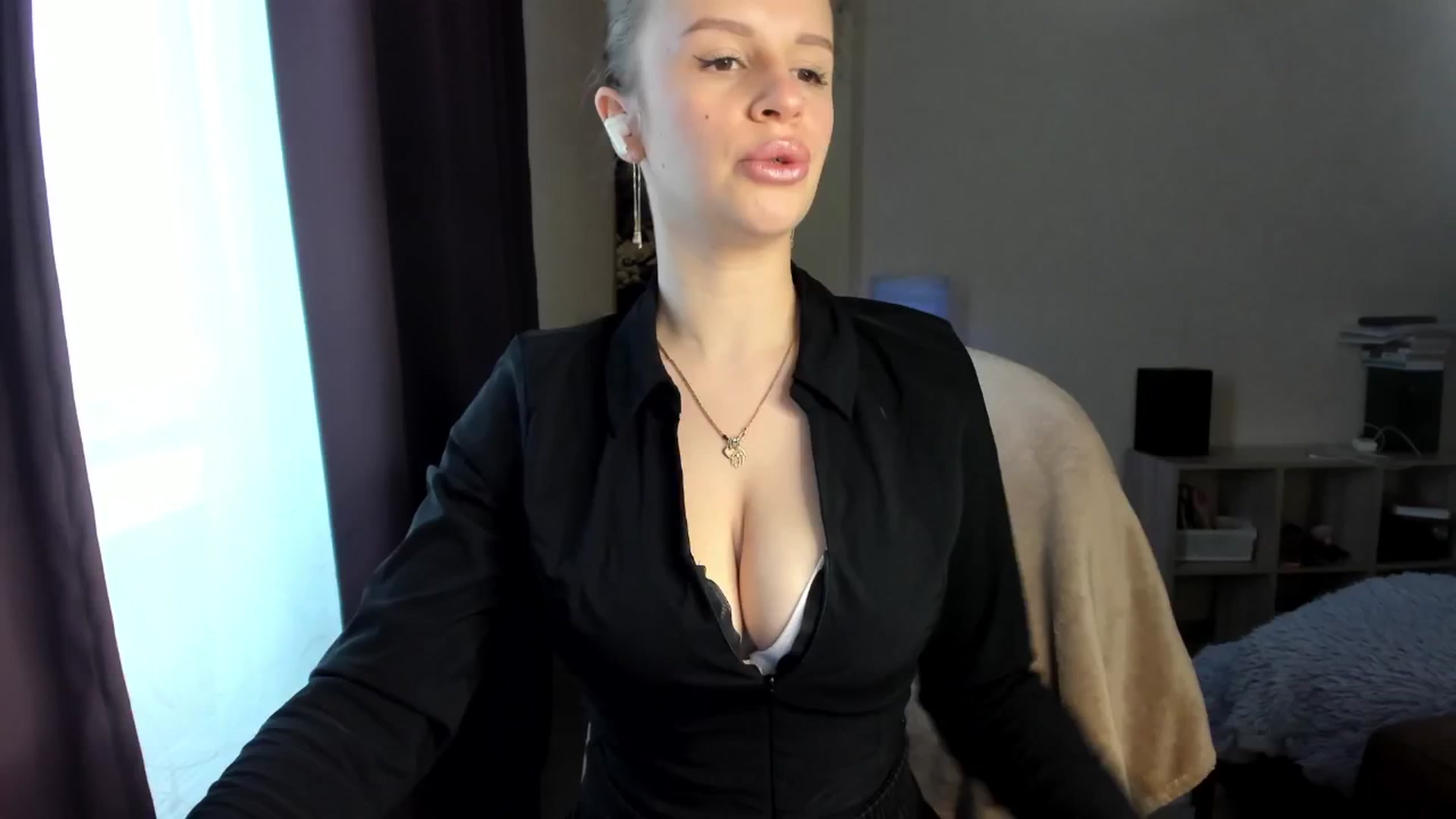 Gallery image thumbnail from MissisSheilla's myfreecams stream on, 04/20/2025, 09:24 image 12 of 20
