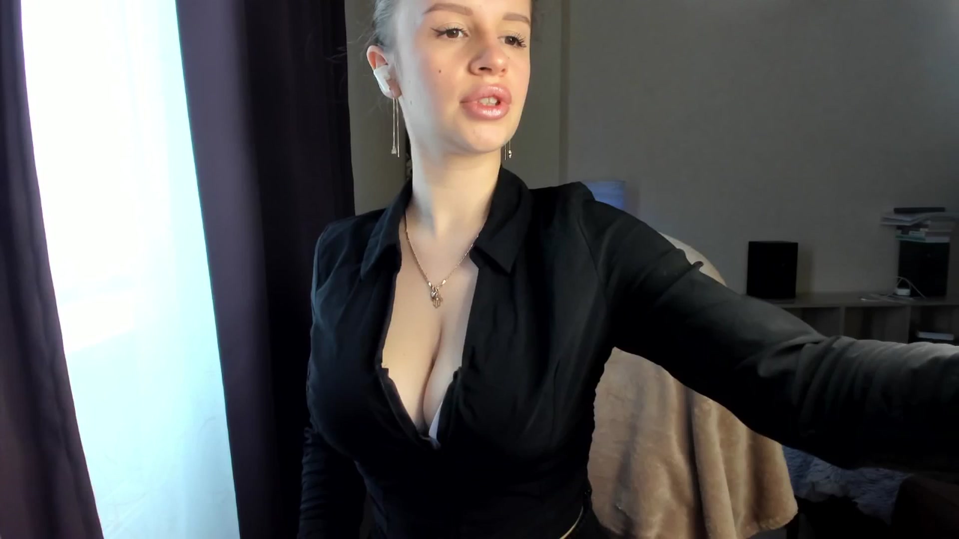 Gallery image thumbnail from MissisSheilla's myfreecams stream on, 04/20/2025, 09:24 image 4 of 20