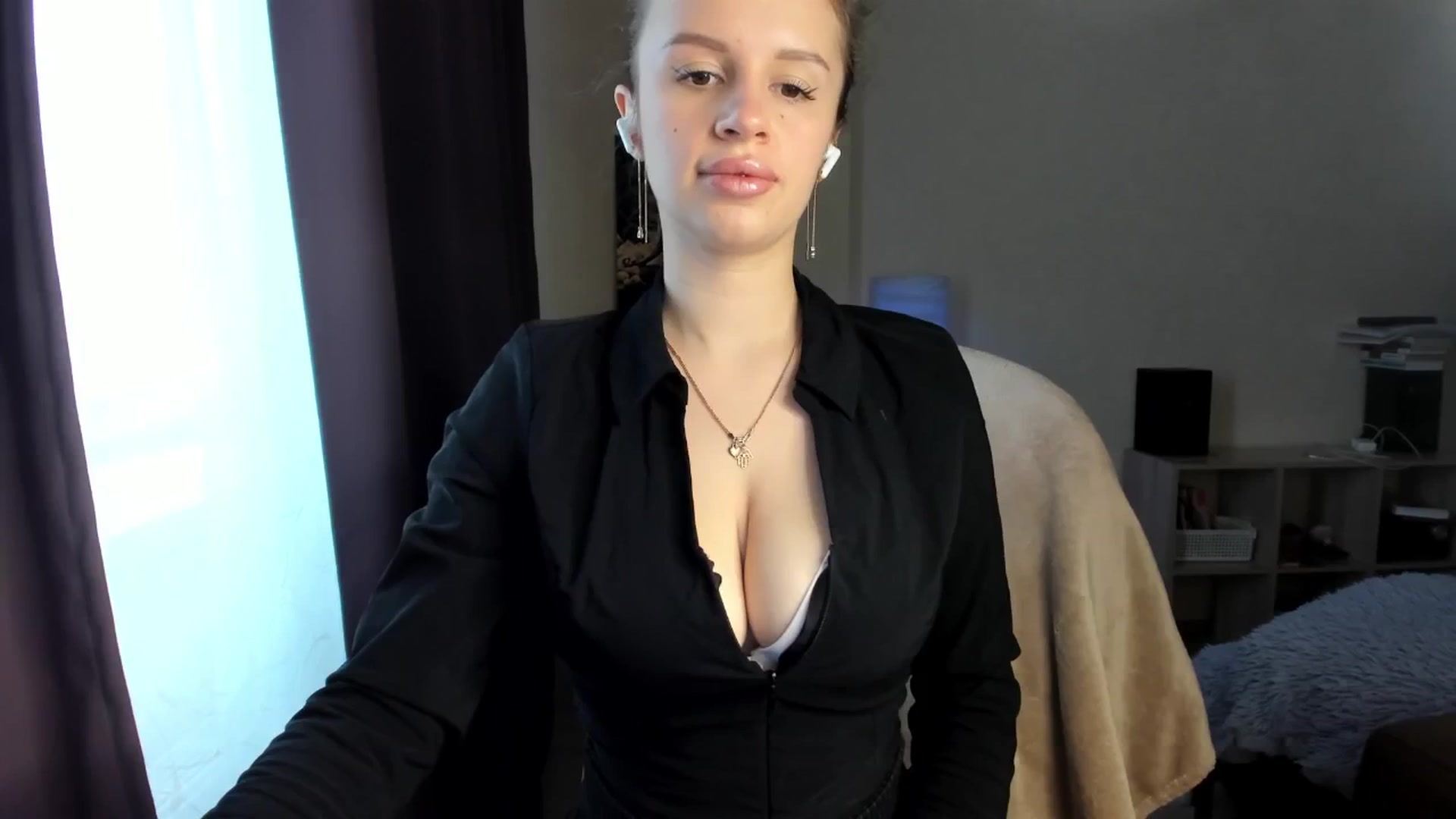 Gallery image thumbnail from MissisSheilla's myfreecams stream on, 04/20/2025, 09:24 image 9 of 20