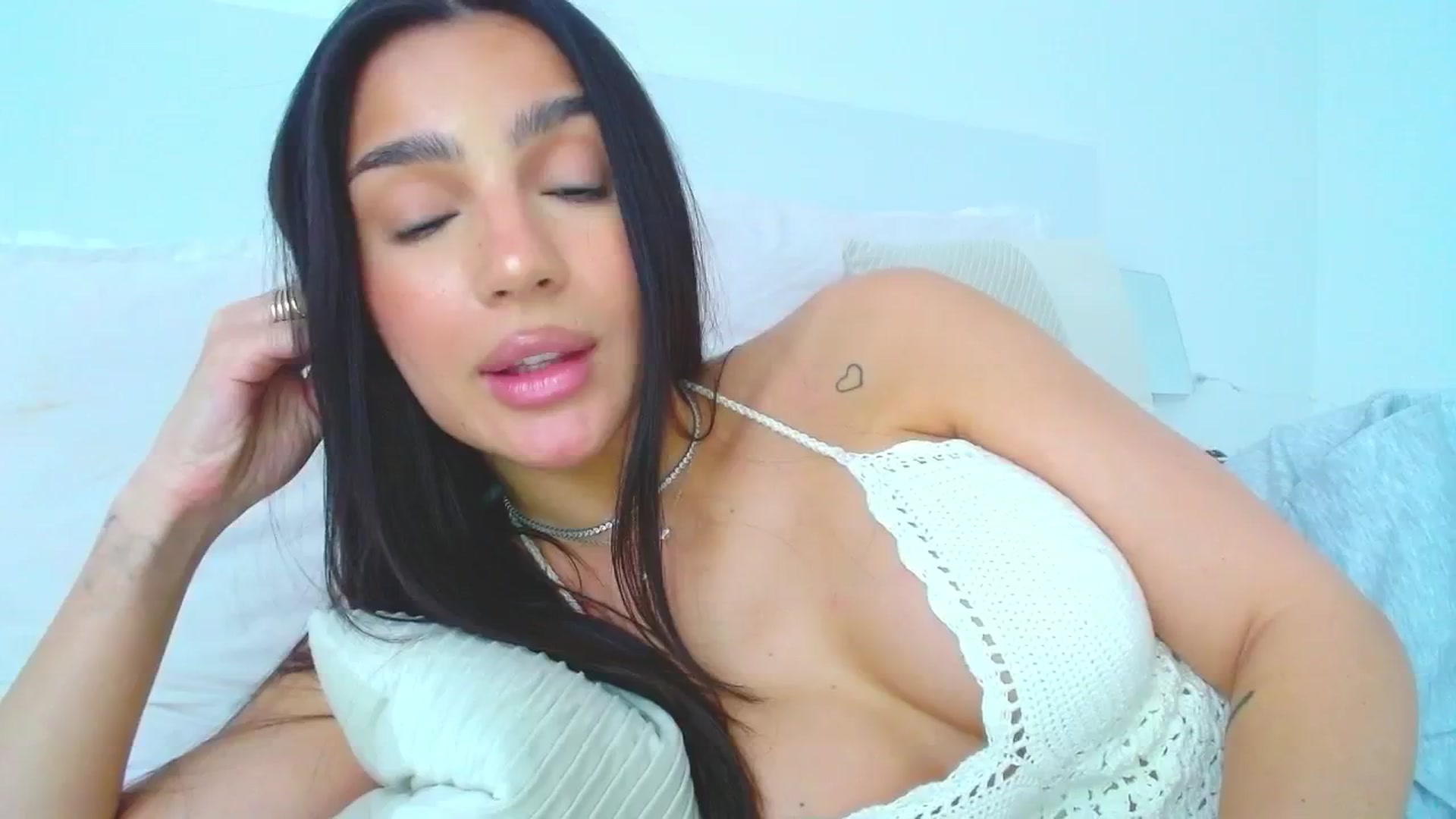 Gallery image thumbnail from Misskelly's myfreecams stream on, 04/03/2026, 14:52 image 5 of 20