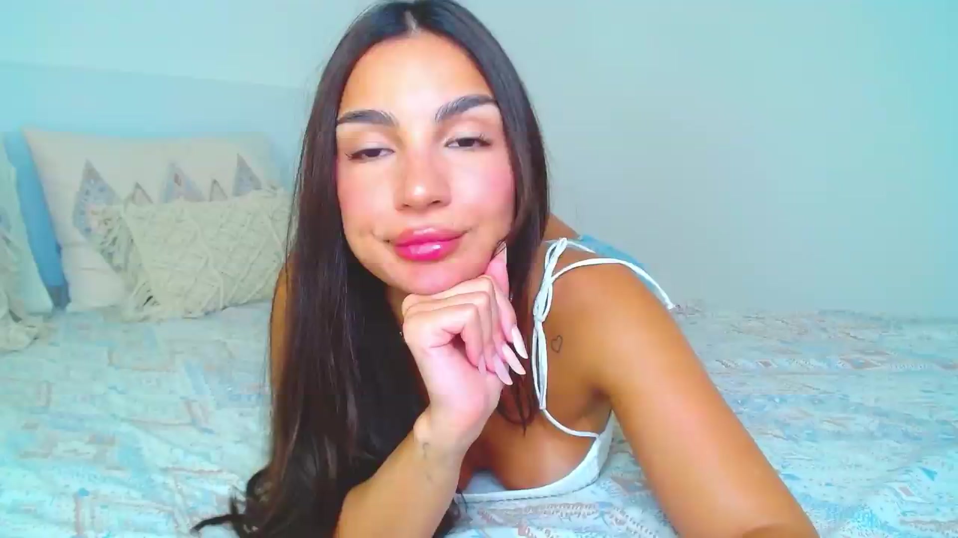 Gallery image thumbnail from Misskelly's myfreecams stream on, 07/17/2026, 13:16 image 7 of 20
