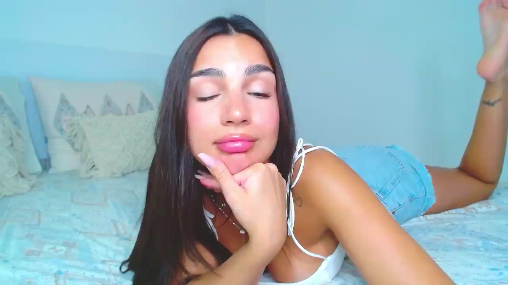 Gallery image thumbnail from Misskelly's myfreecams stream on, 07/17/2026, 14:14 image 10 of 20