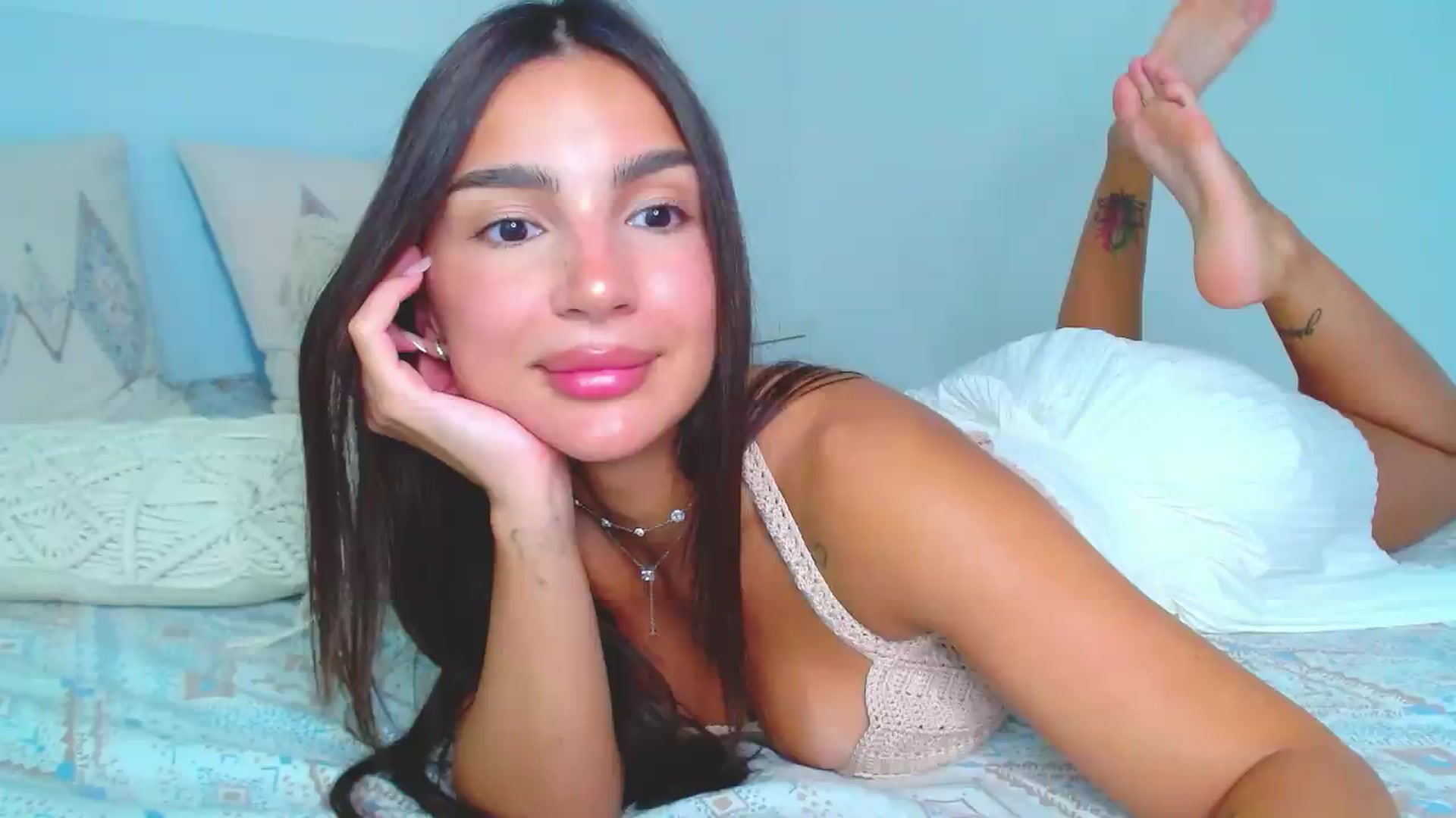 Gallery image thumbnail from Misskelly's myfreecams stream on, 07/23/2026, 14:31 image 11 of 20