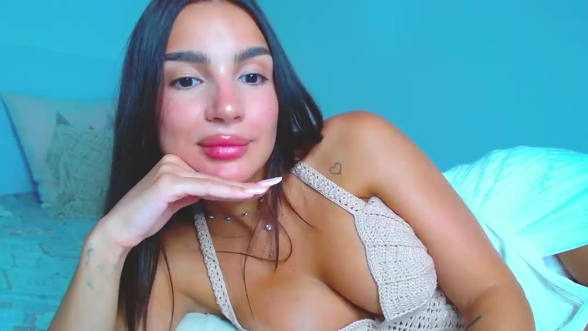 Gallery image thumbnail from Misskelly's myfreecams stream on, 07/23/2026, 17:27 image 15 of 20