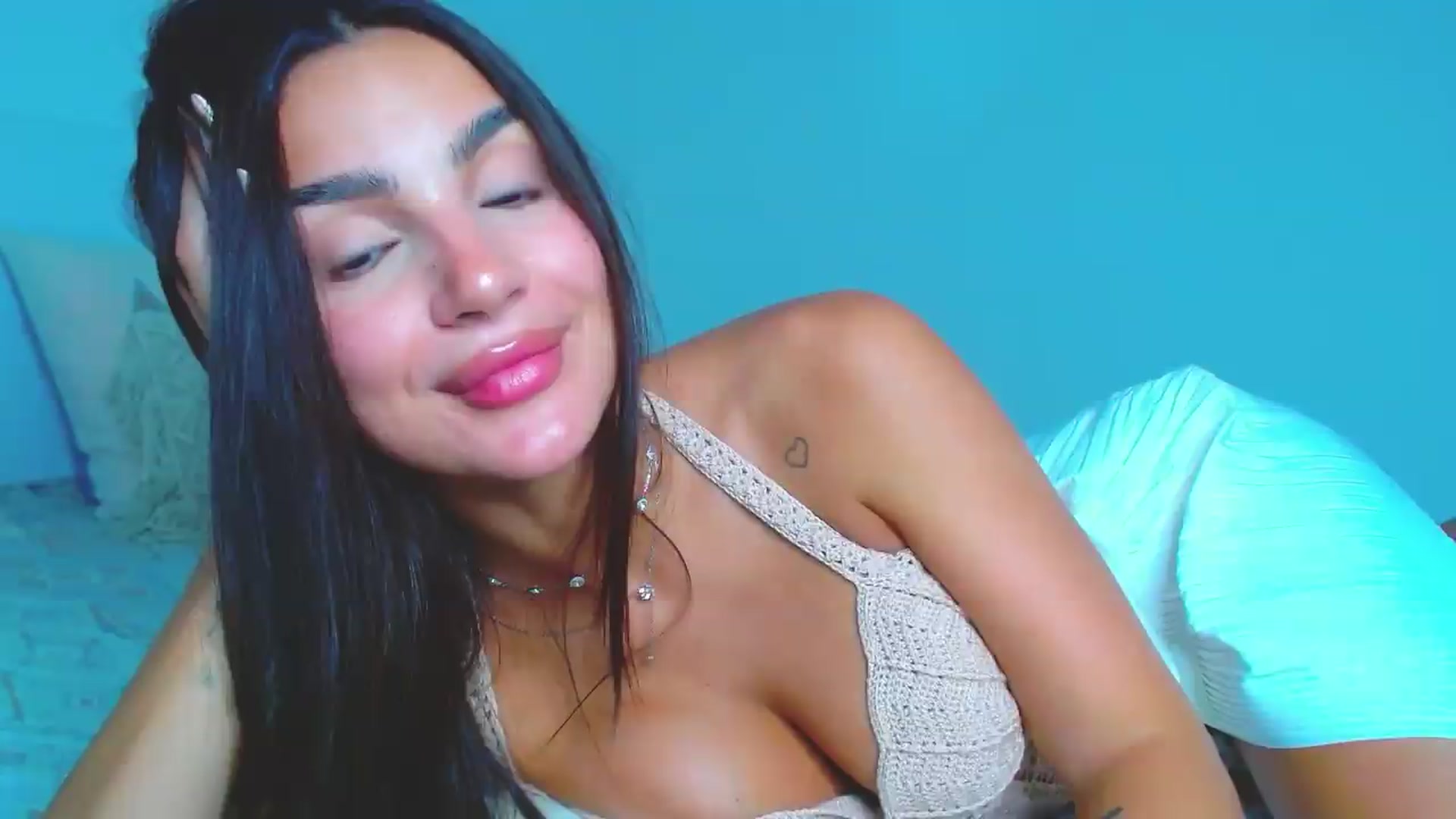 Gallery image thumbnail from Misskelly's myfreecams stream on, 07/23/2026, 17:27 image 17 of 20