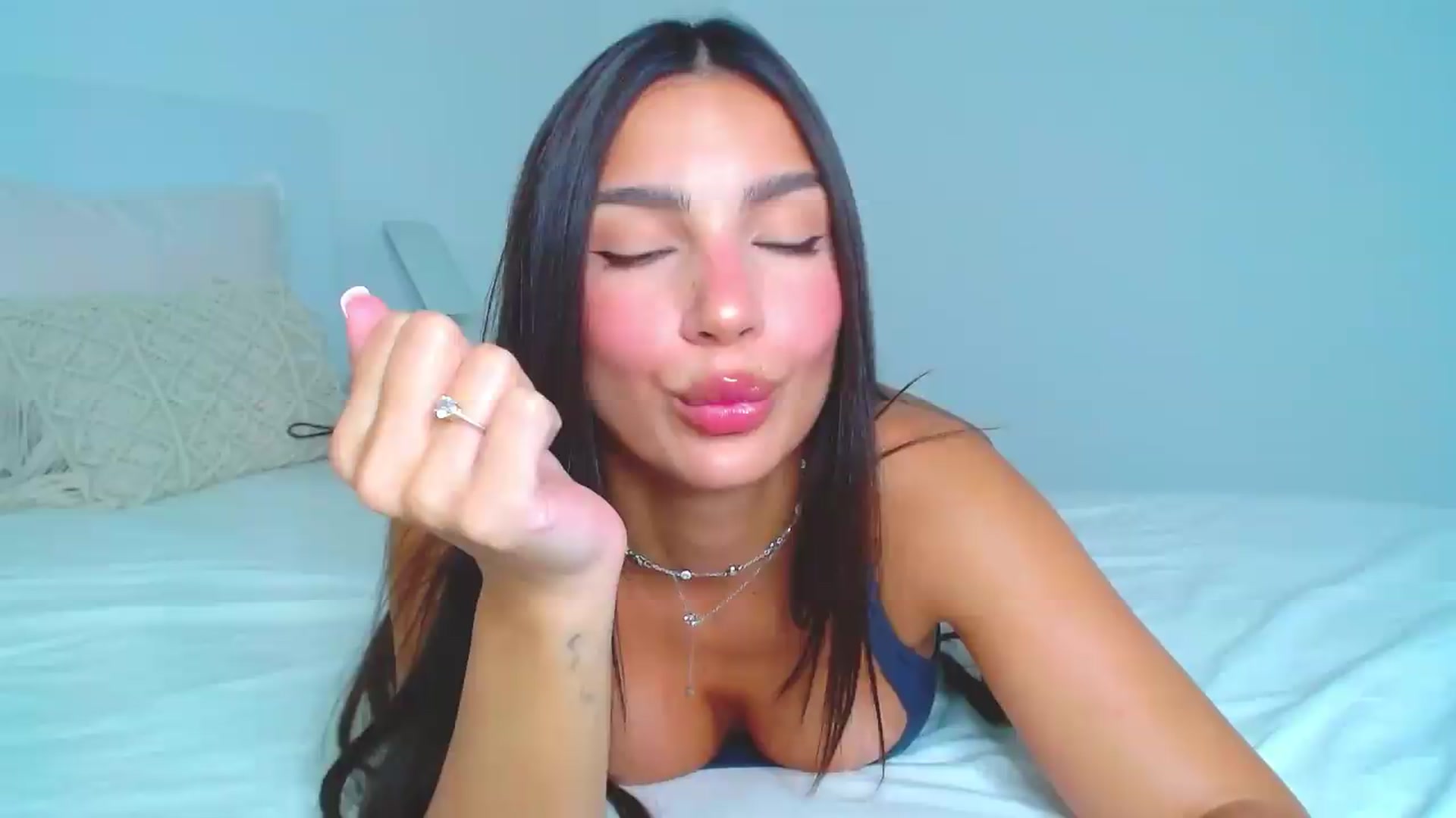 Gallery image thumbnail from Misskelly's myfreecams stream on, 08/04/2026, 15:33 image 9 of 20