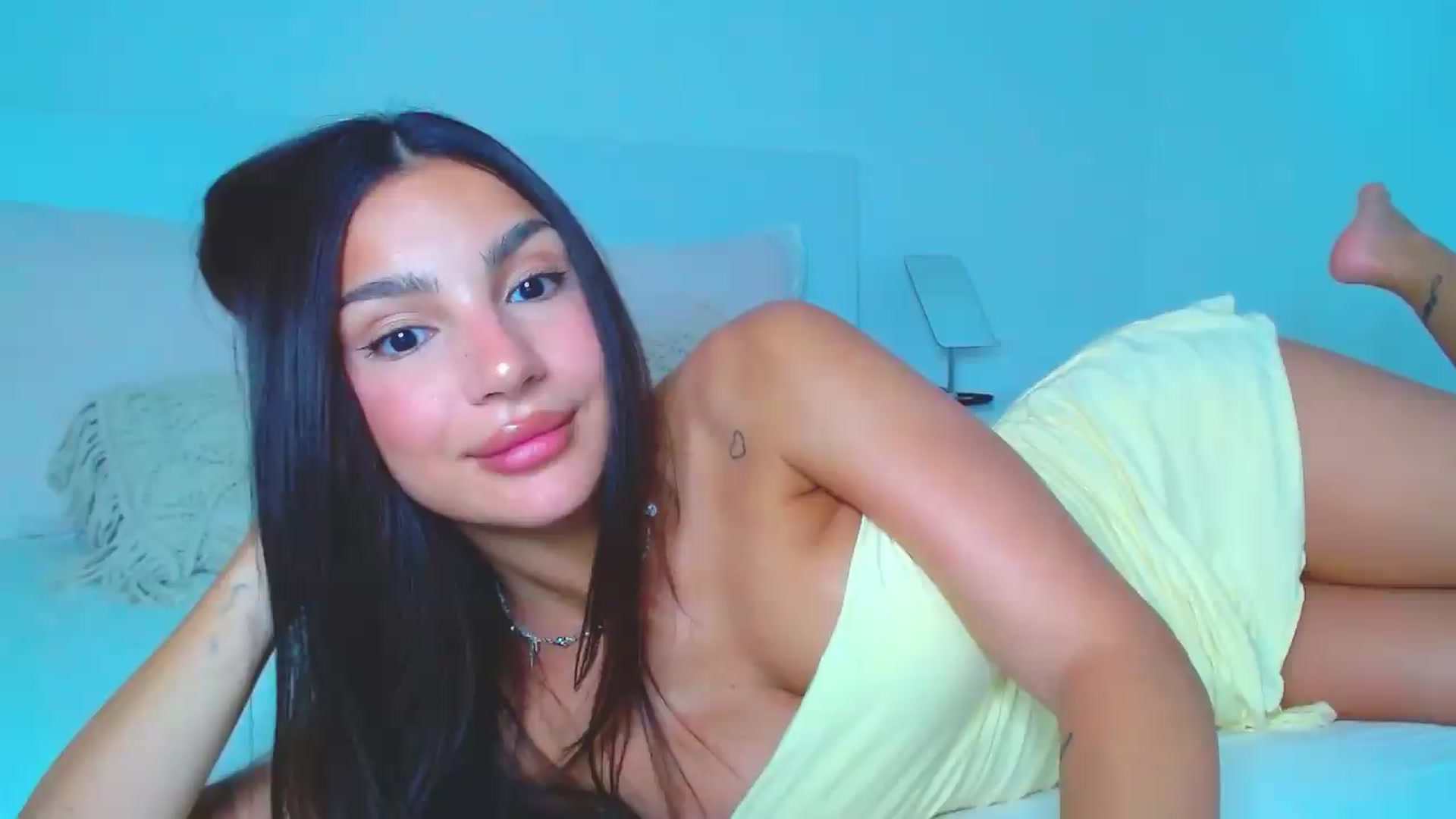 Gallery image thumbnail from Misskelly's myfreecams stream on, 08/05/2026, 17:56 image 6 of 20