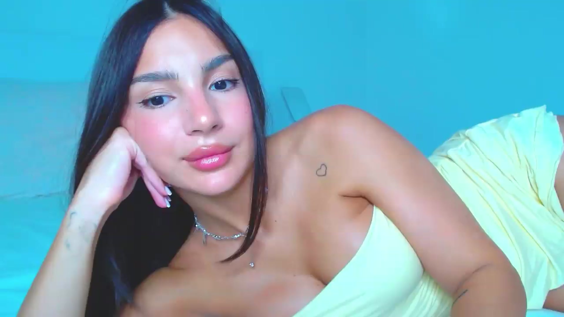 Gallery image thumbnail from Misskelly's myfreecams stream on, 08/05/2026, 17:56 image 14 of 20