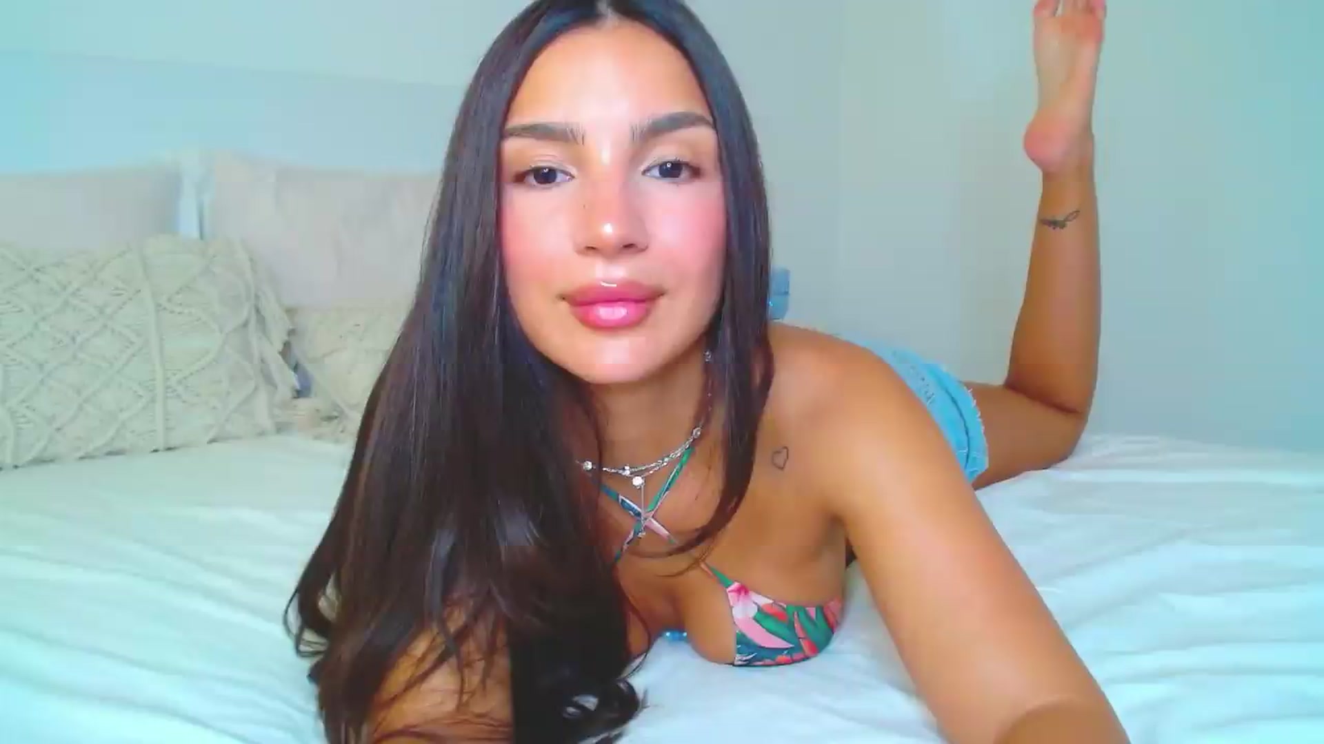 Gallery image thumbnail from Misskelly's myfreecams stream on, 08/06/2026, 13:07 image 4 of 20