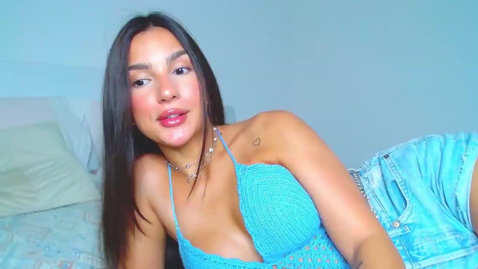 Gallery image thumbnail from Misskelly's myfreecams stream on, 08/15/2026, 16:58 image 1 of 20
