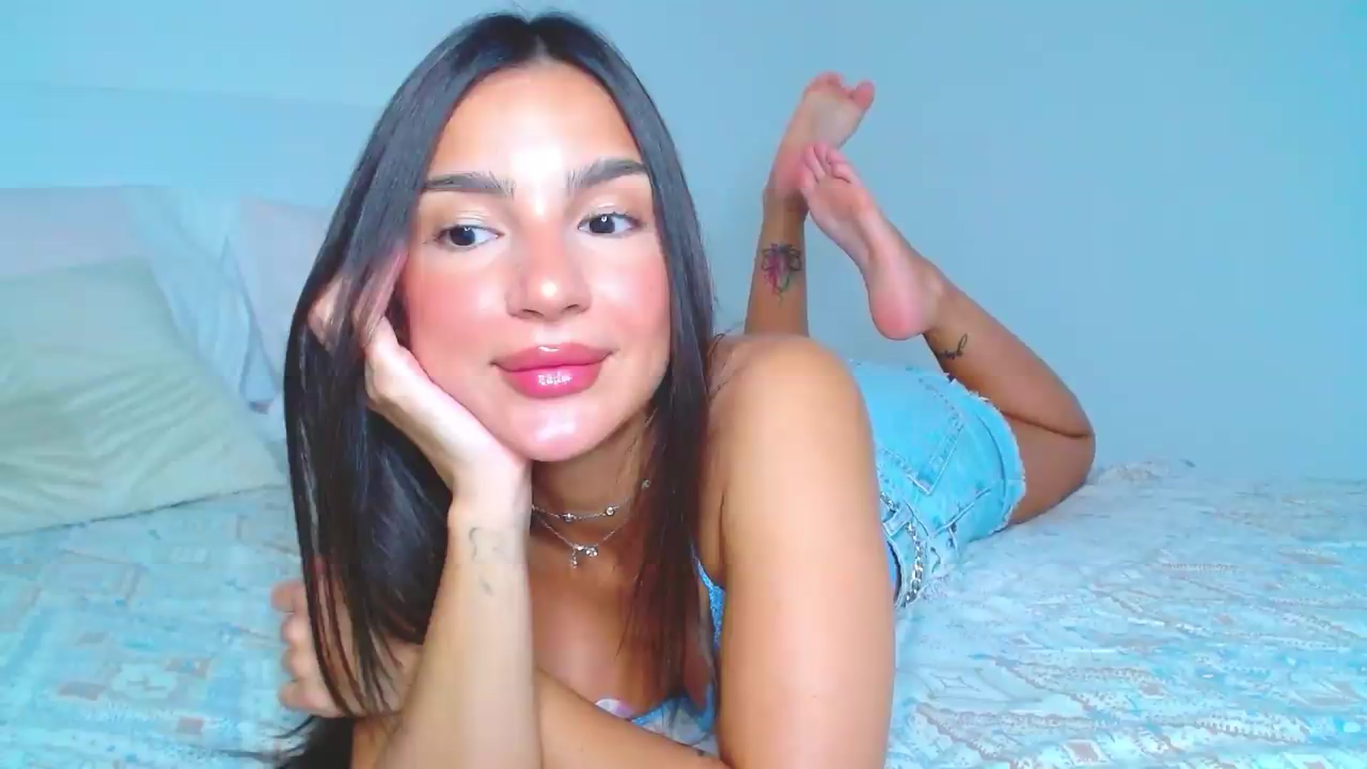 Gallery image thumbnail from Misskelly's myfreecams stream on, 08/15/2026, 16:58 image 18 of 20