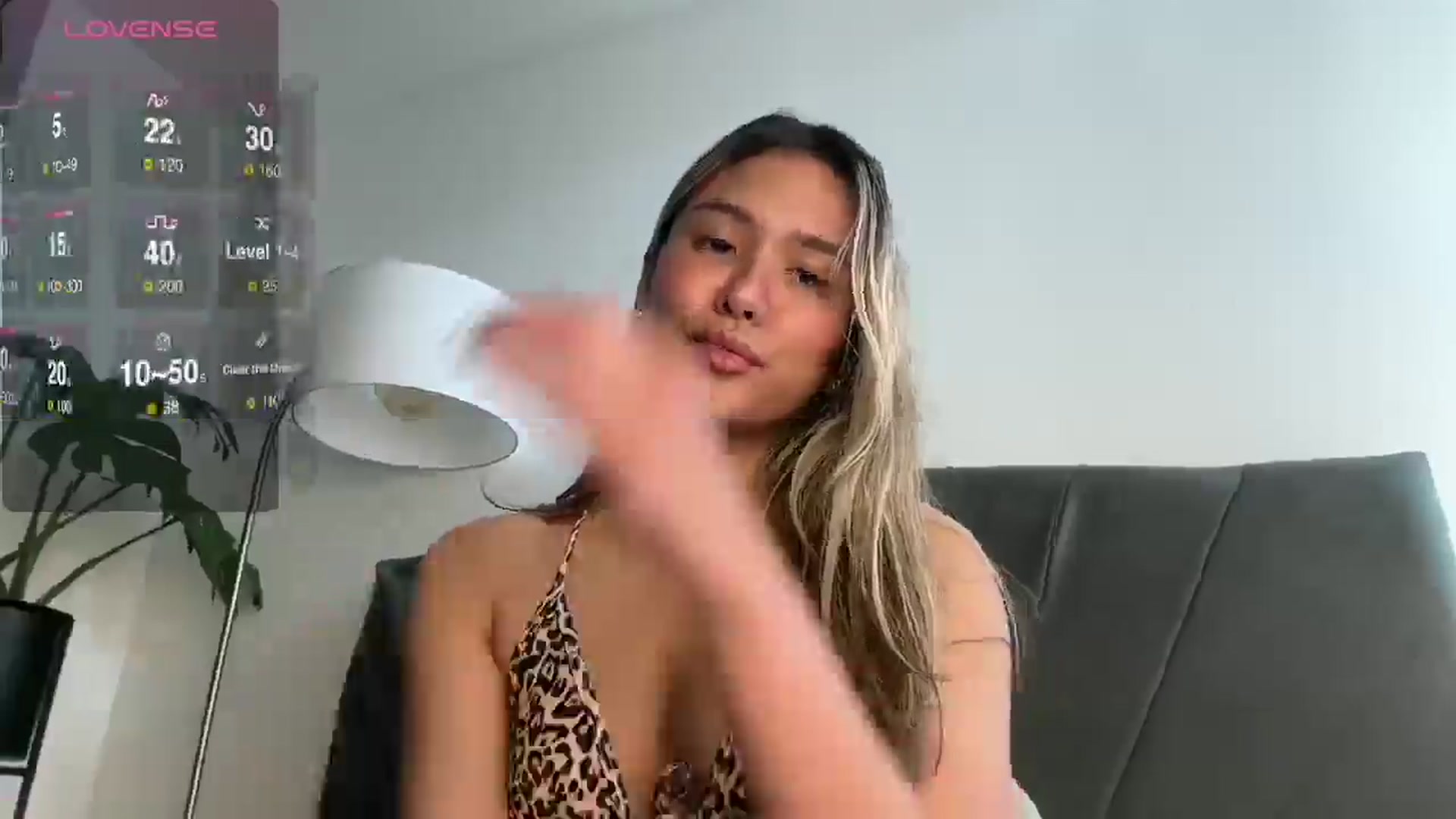 Gallery image thumbnail from Misslatin's myfreecams stream on, 10/04/2025, 18:21 image 5 of 20