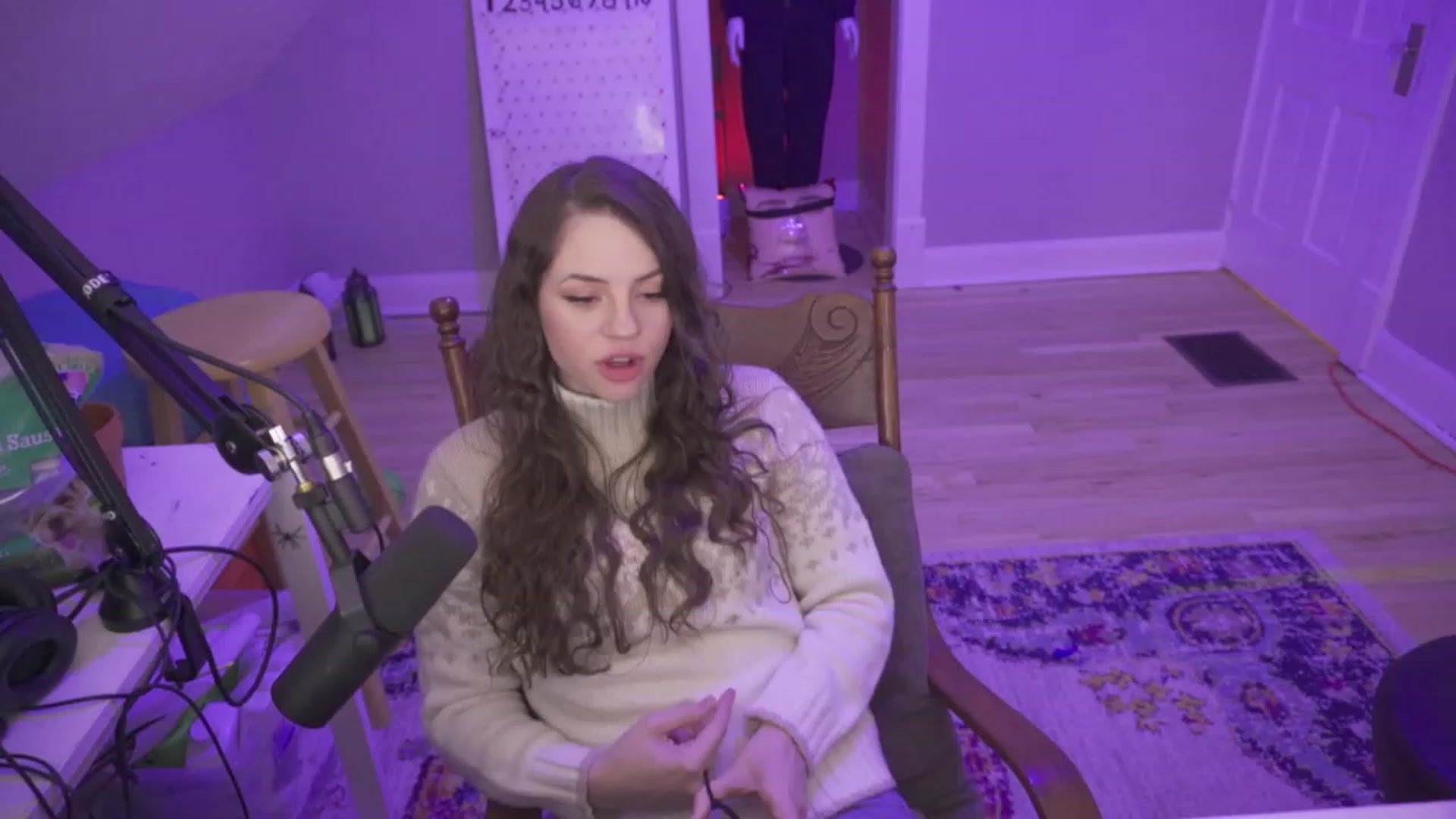 Gallery image thumbnail from MissleToes's myfreecams stream on, 12/26/2022, 08:42 image 5 of 20