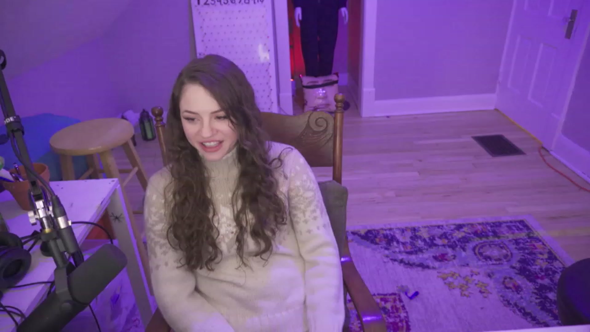 Gallery image thumbnail from MissleToes's myfreecams stream on, 12/26/2022, 08:42 image 11 of 20