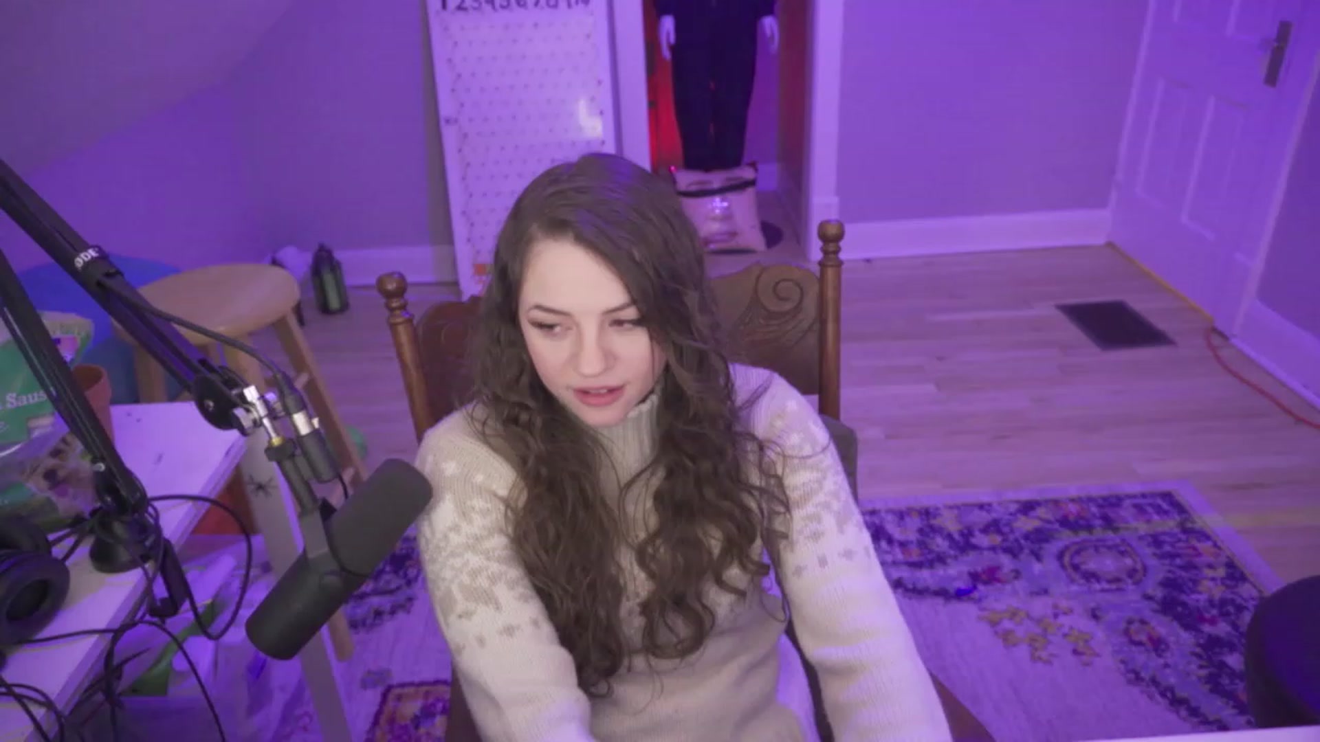 Gallery image thumbnail from MissleToes's myfreecams stream on, 12/26/2022, 08:42 image 4 of 20