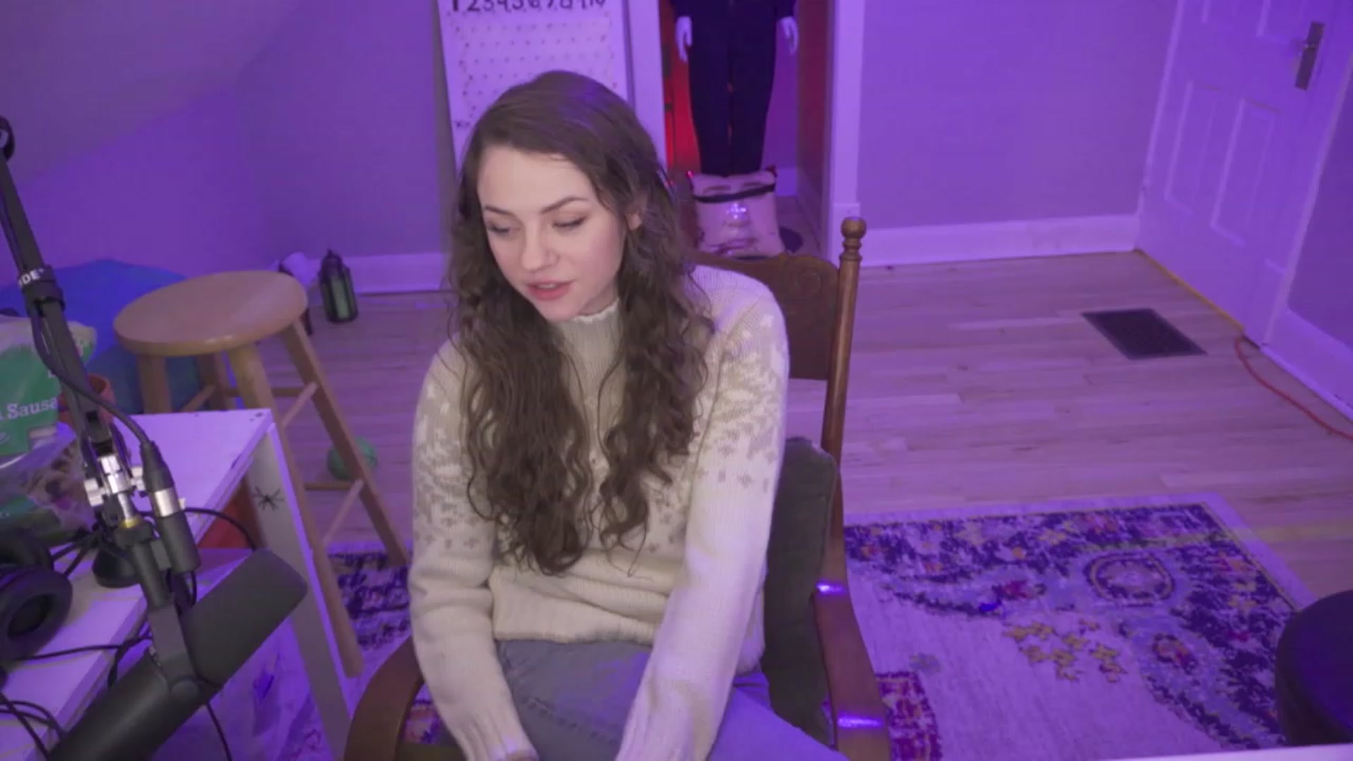 Gallery image thumbnail from MissleToes's myfreecams stream on, 12/26/2022, 08:42 image 7 of 20