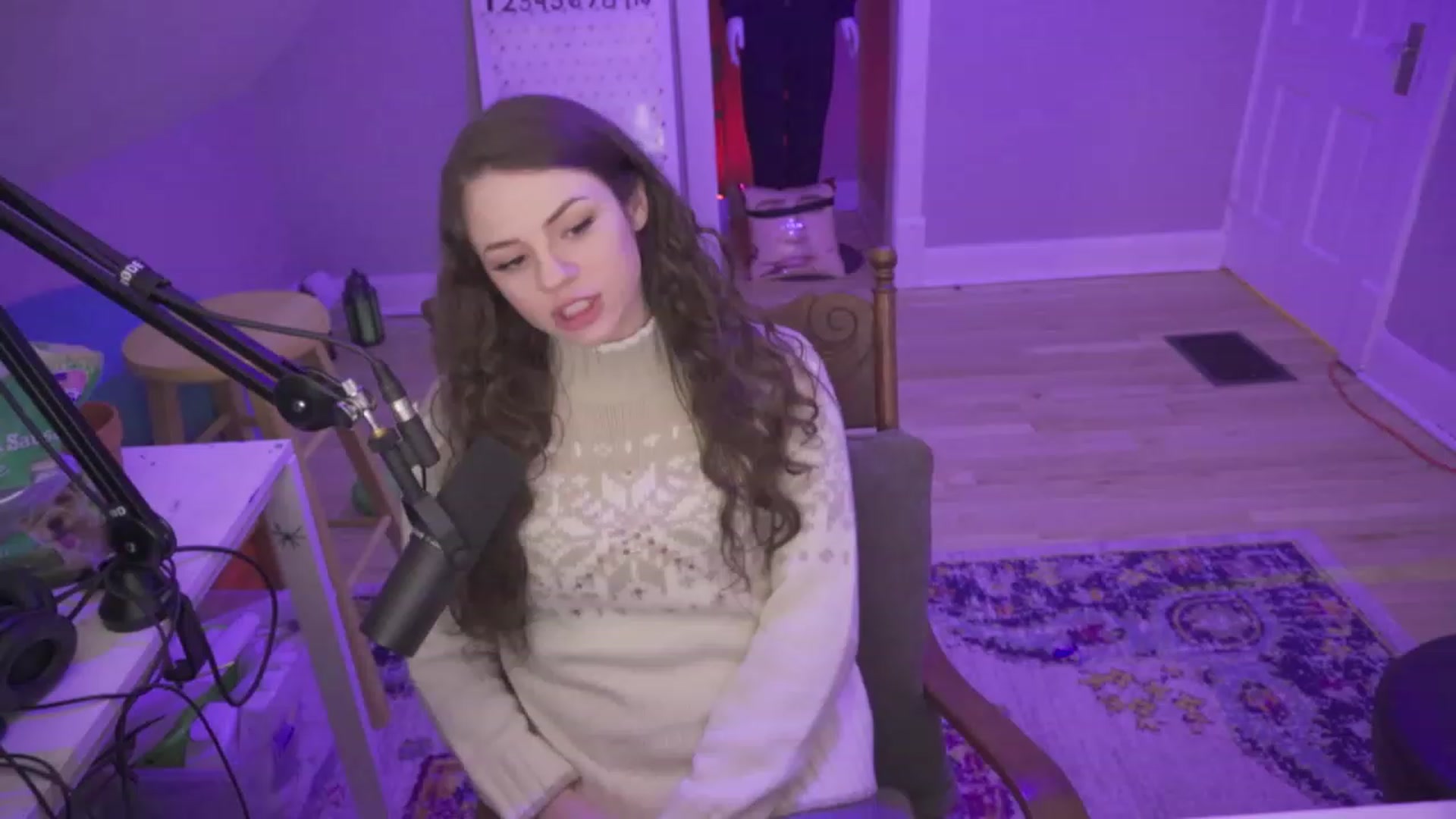 Gallery image thumbnail from MissleToes's myfreecams stream on, 12/26/2022, 08:42 image 1 of 20