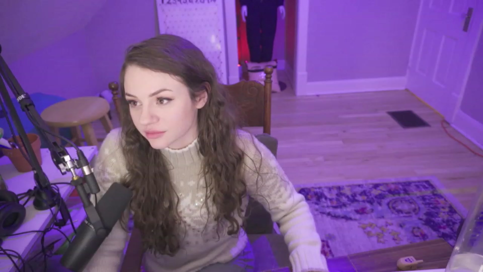 Gallery image thumbnail from MissleToes's myfreecams stream on, 12/26/2022, 08:55 image 12 of 20